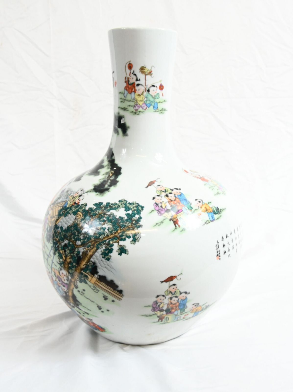 Chinese Porcelain Qianlong Urn Pilgrim Vase China