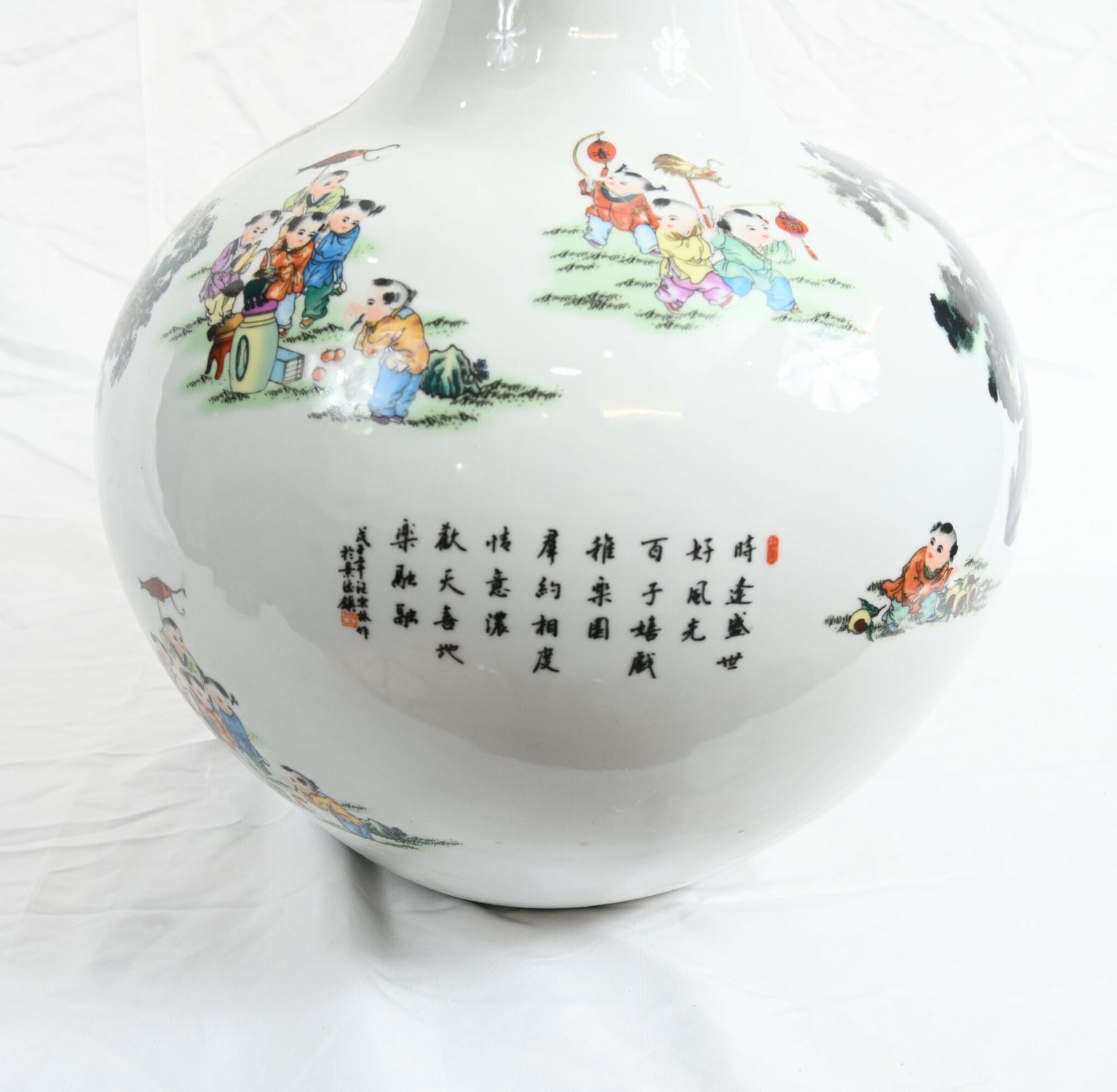 Chinese Porcelain Qianlong Urn Pilgrim Vase China photo for sale