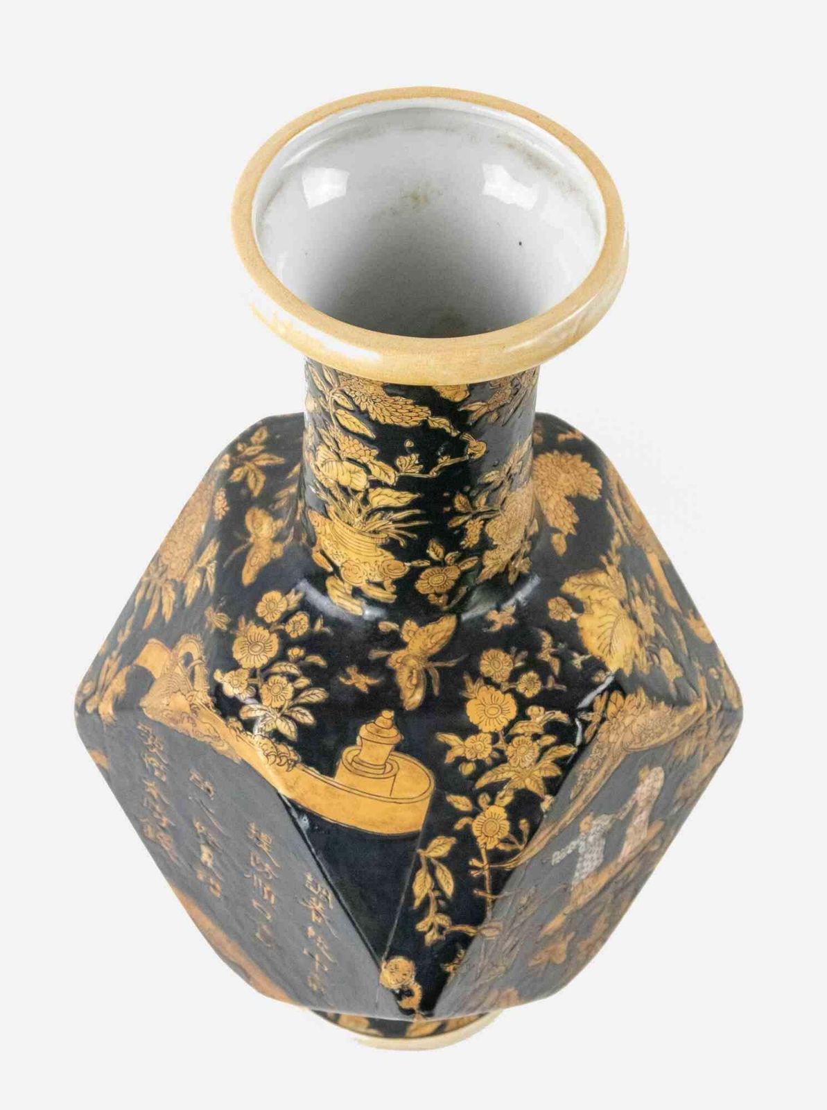 photo furniture Black Chinese Vase, China, Mid 20th Century