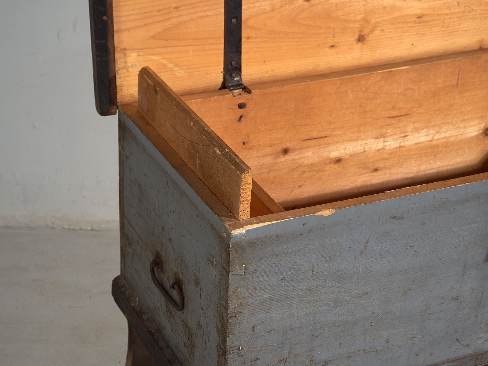 photo for sale Antique Wooden Trunk With Original Lock (C.1900) #16