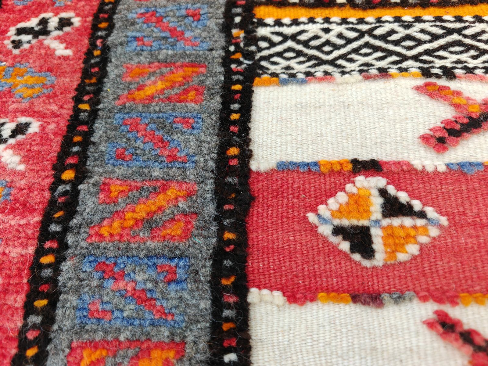 R123  No Custom Fee Charge. Handmade Moroccan Vintage Rug 205x114 Cm Berber Carpet photo for sale