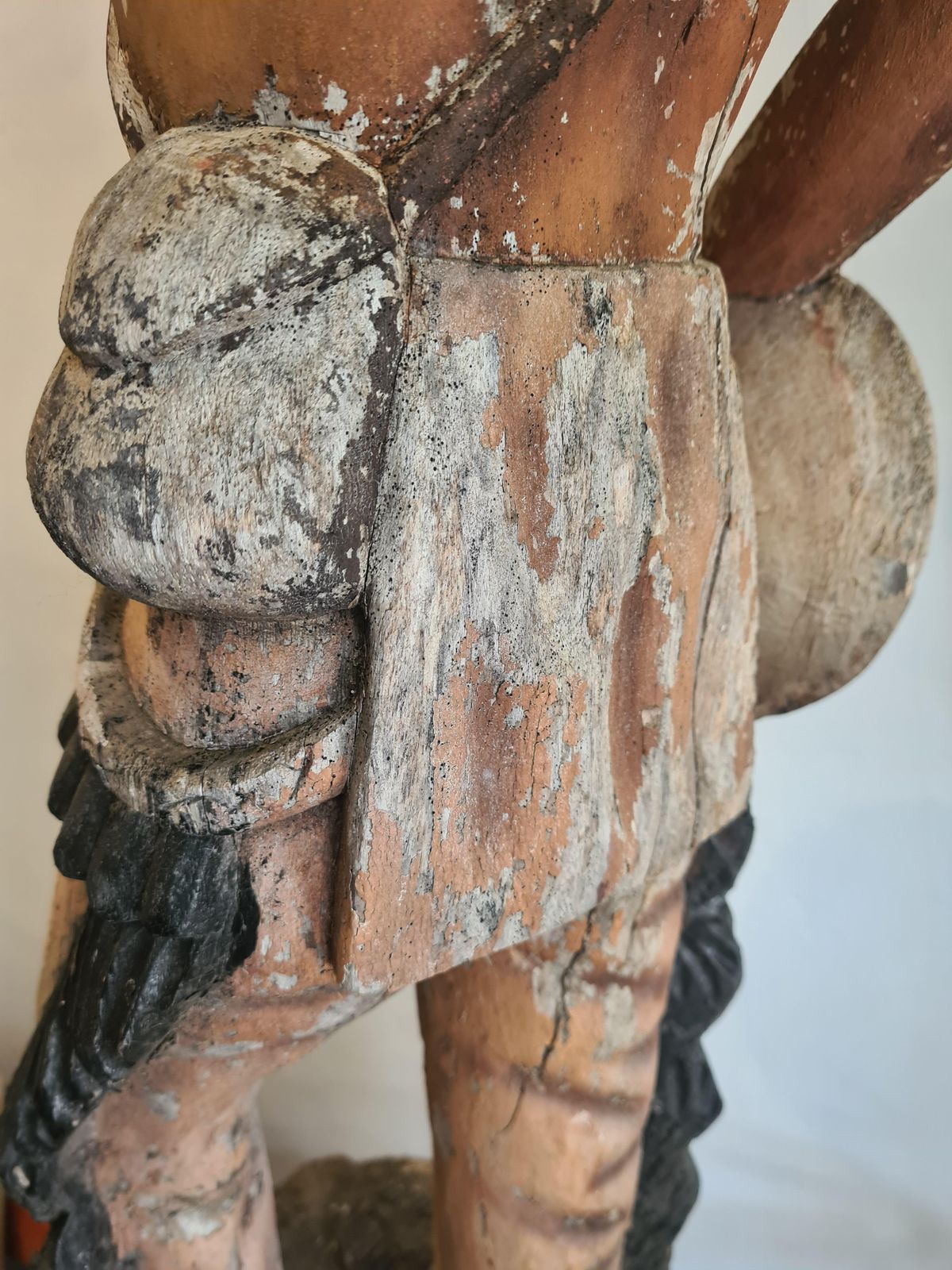 photo vinterior An Early 20th Century Cigar Store Indian, Carved Wood With Polychrome Decoration