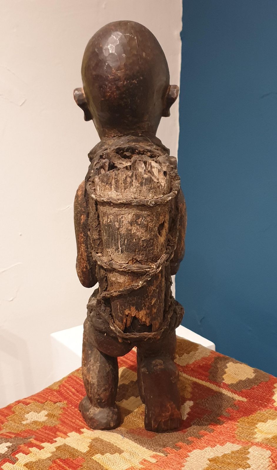photo vinterior Songye Craftsmenstatue Songye, Kneeling Male Figure, Democratic Republic Of Congo