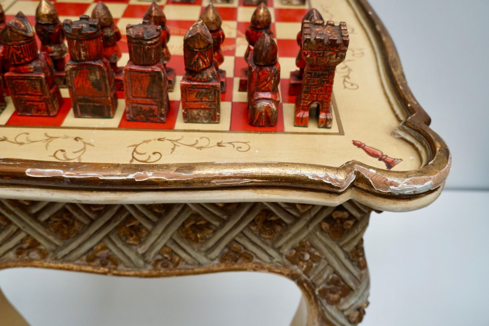 photo vintage Games Chess Set Of Handcrafted And Painted Wood Pieces With Table And Board