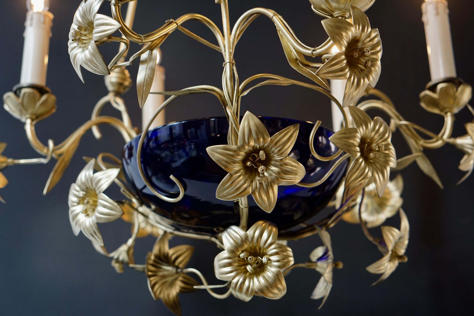 photo vinterior Italian Brass Chandelier With Lilies And Cranberry Glass