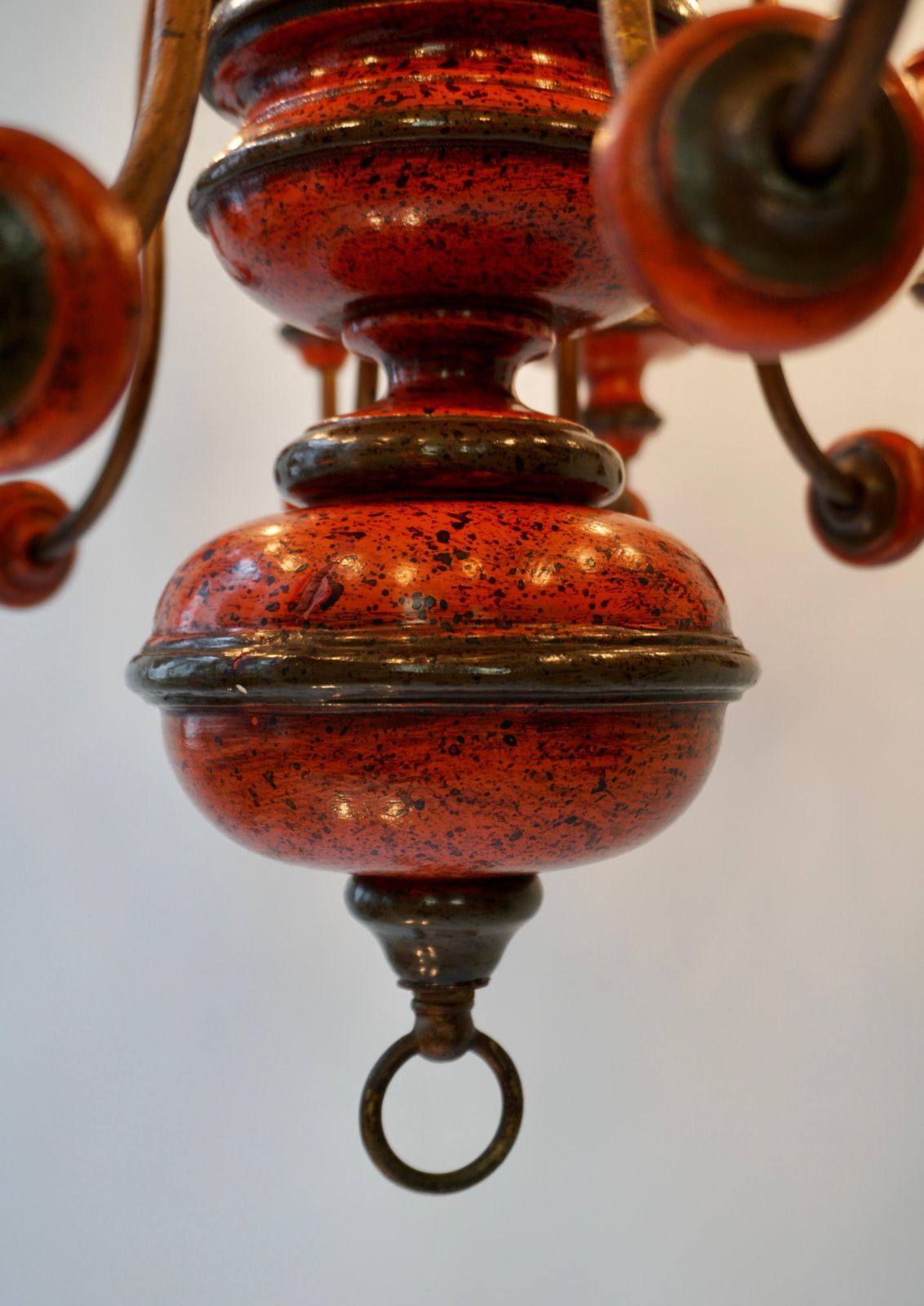 photo vinterior Mid Century Red Lacquered Wood 12 Lights Chandelier