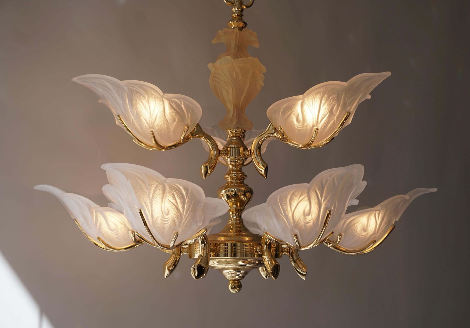 photo for sale Italian Chandelier In Brass With Murano Glass Shells, 1970s