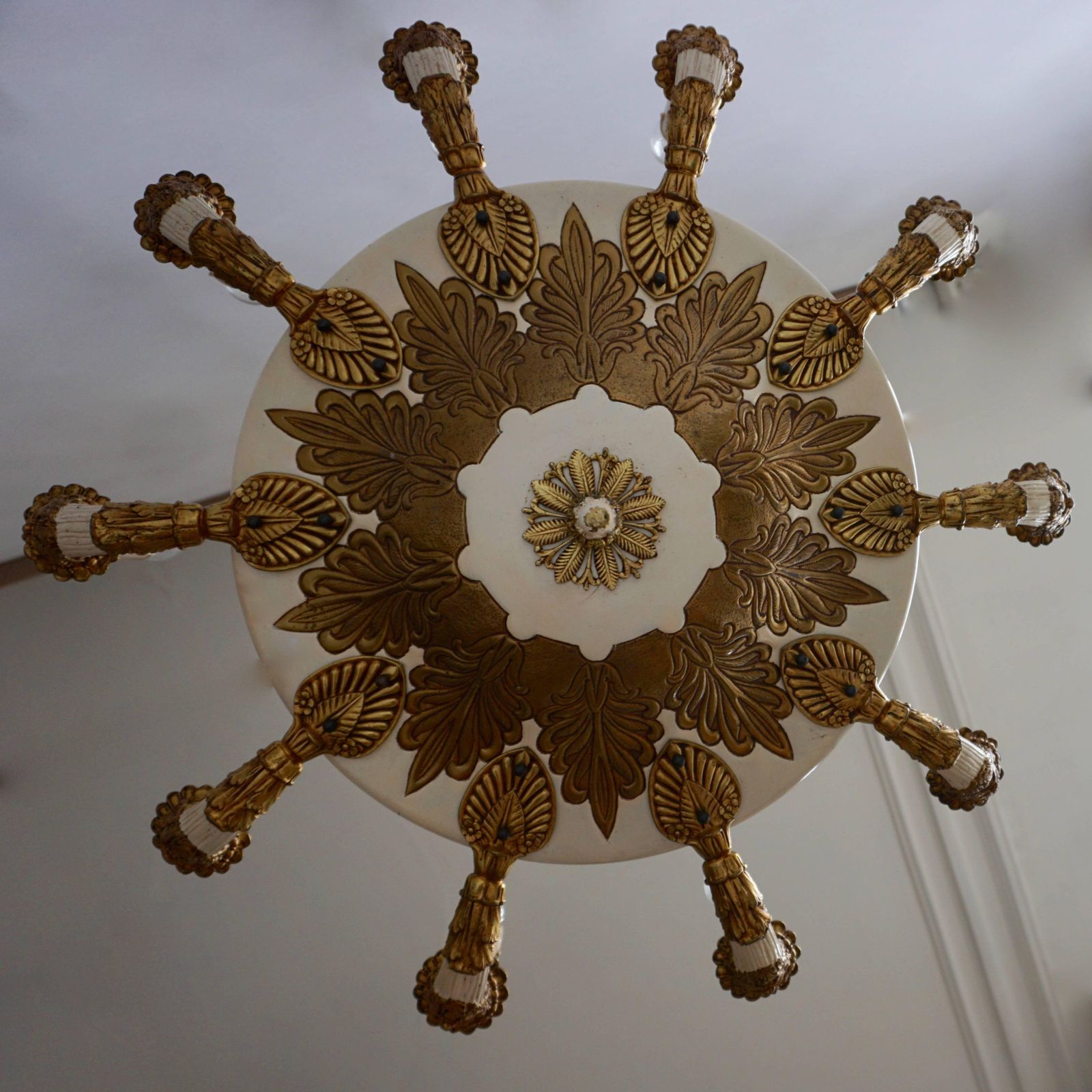 Spectacular Ten Arms Brass White Painted Chandelier With Men's Head photo Lighting