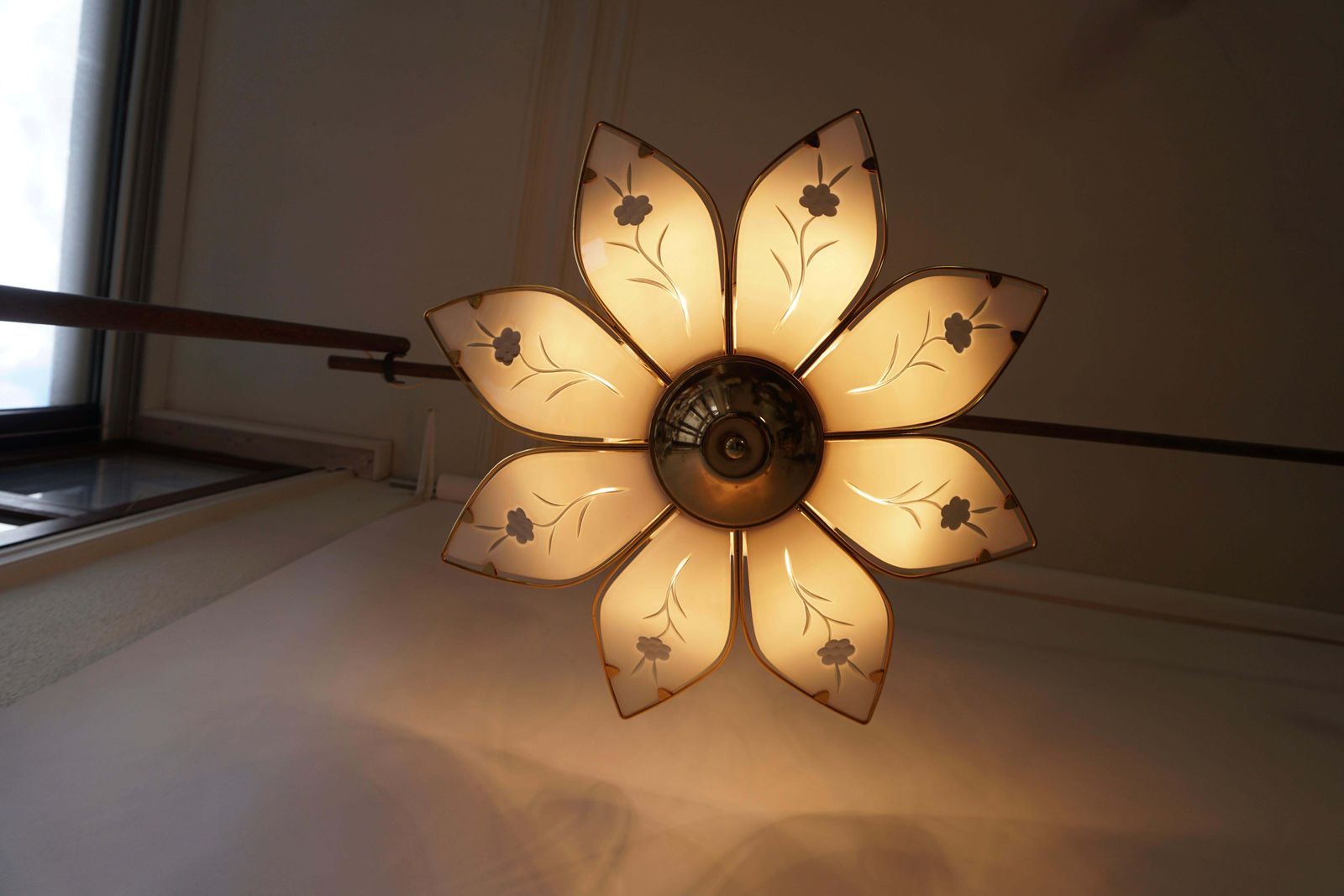 Two Lotus Chandeliers In Brass And White Murano Glass In Franco Luce Style photo vintage