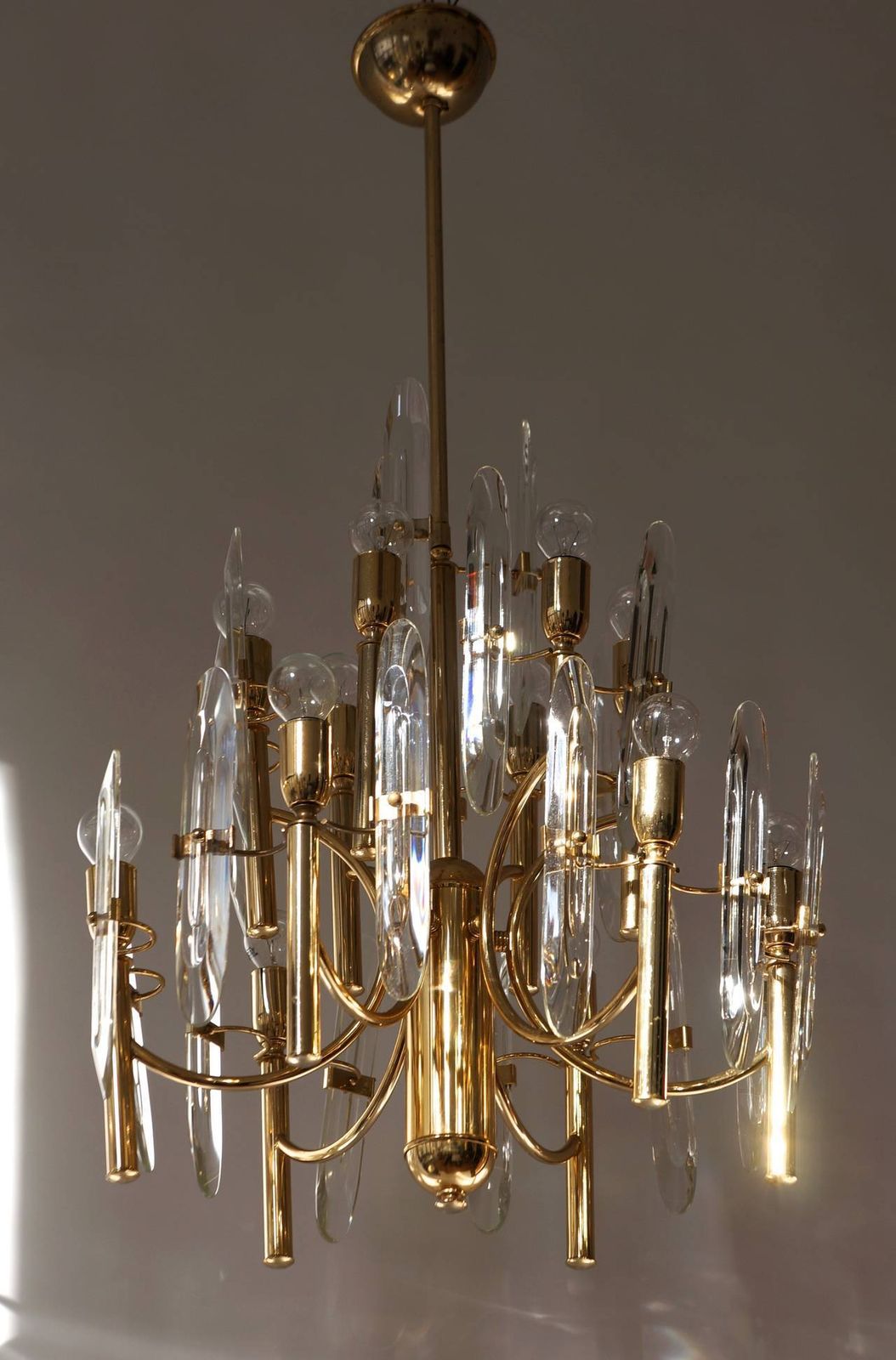Mid Century Modernist Crystal Glass And Brass Sciolari Chandelier photo 2422.0
