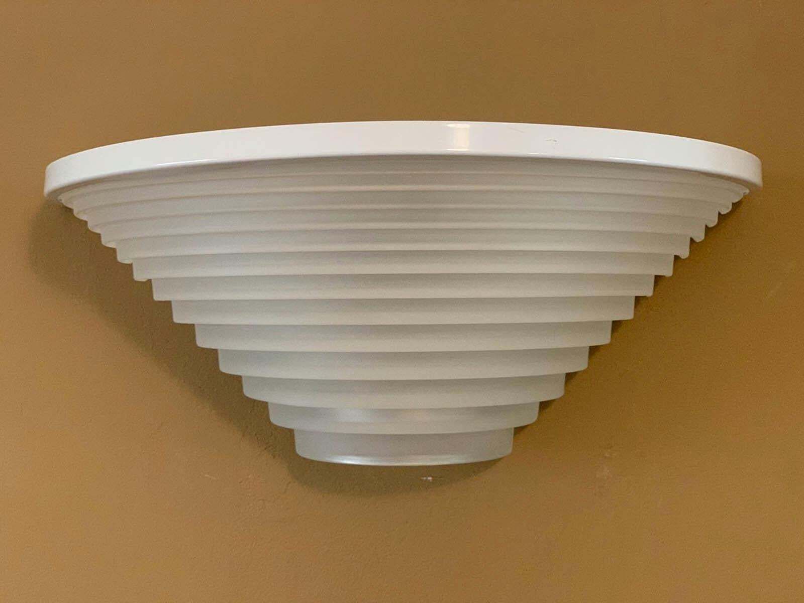 Angelo Mangiarotti For Artemide Pair Of "Egisto 38" Wall Lamps, Italy 1980s photo for sale