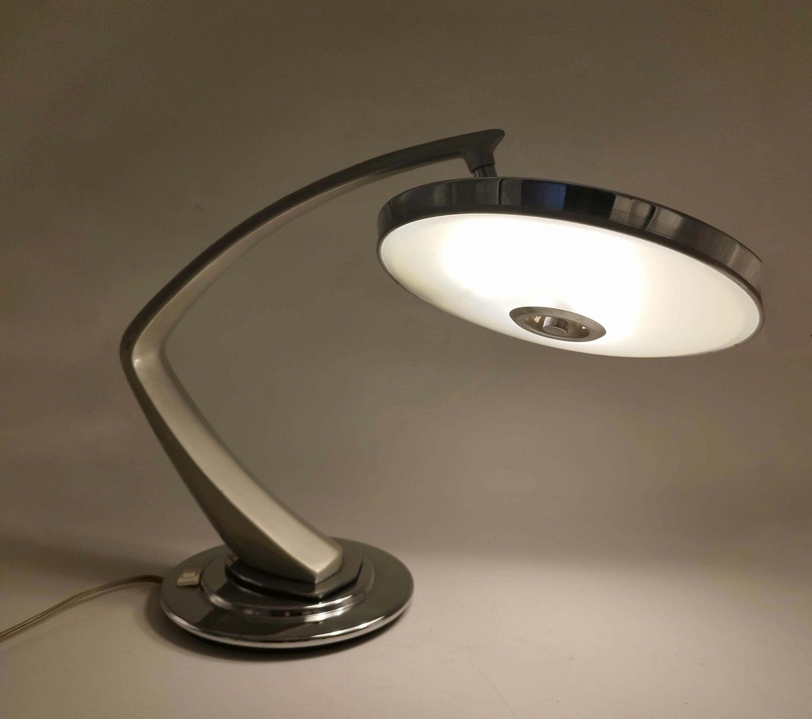 Luis Perez De La Oliva Fase  "Boomerang 2000" Articulated Desk Lamp, Spain 1970s photo vinterior