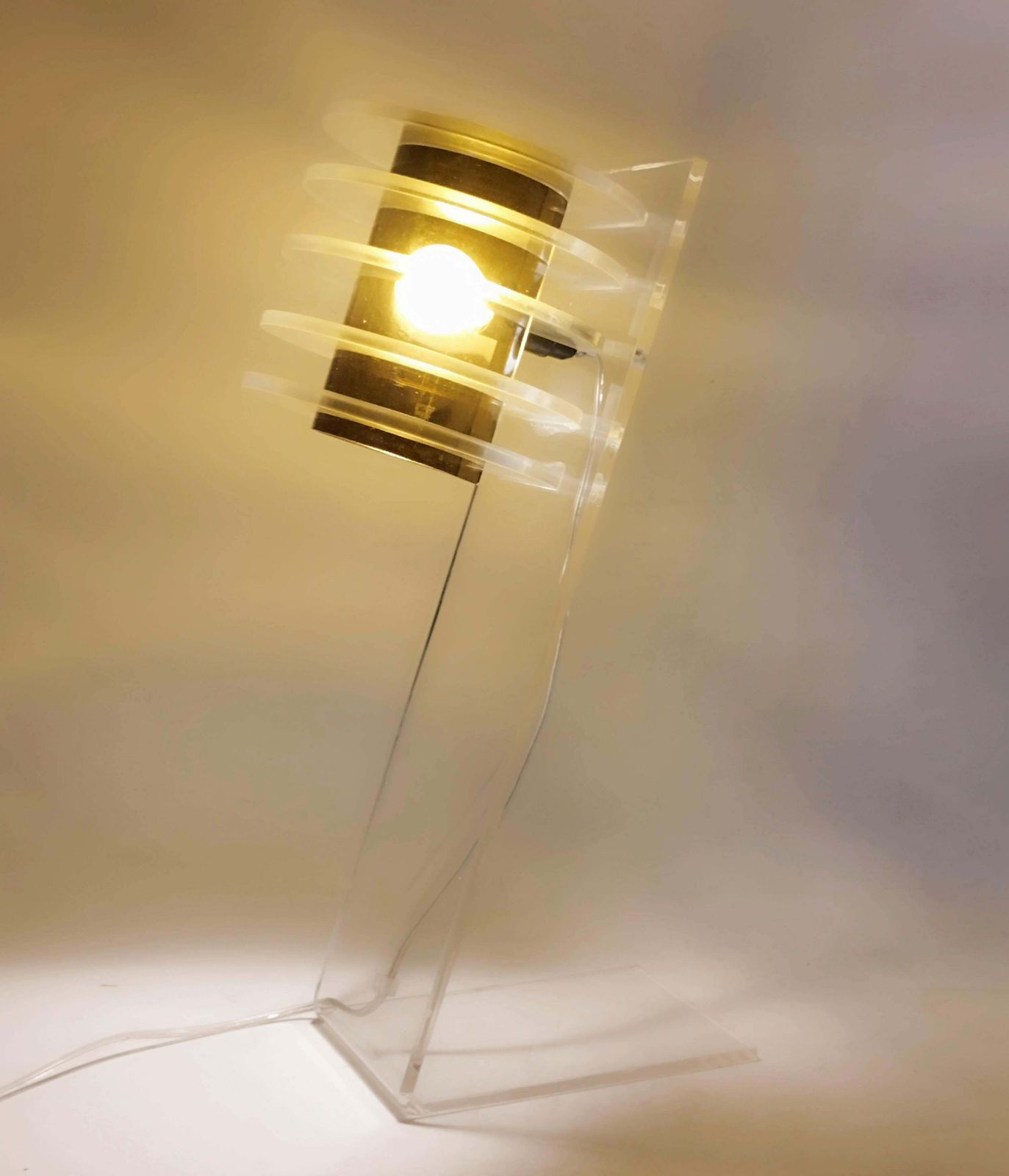 photo furniture Sculptural Space Age  Clear And Smoke Lucite Table Lamp, Italy 1970s