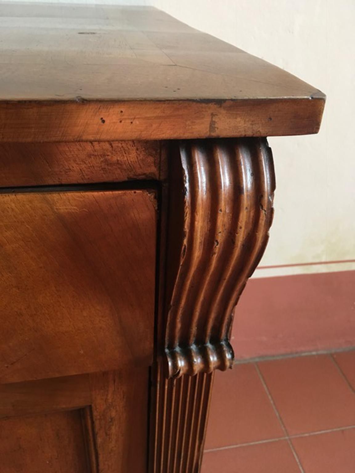 photo vintage Italy Early 19th Century Walnut Buffet With Two Doors And Drawer