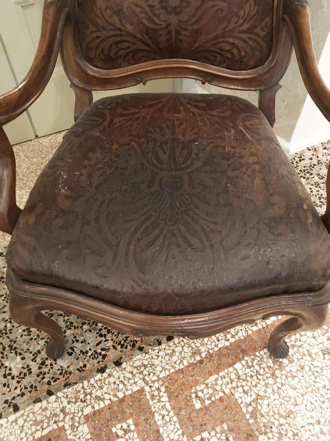 1750 Venezia Pair Of Armchairs In Carved Walnut Original Embossed Leather Covers photo vinterior