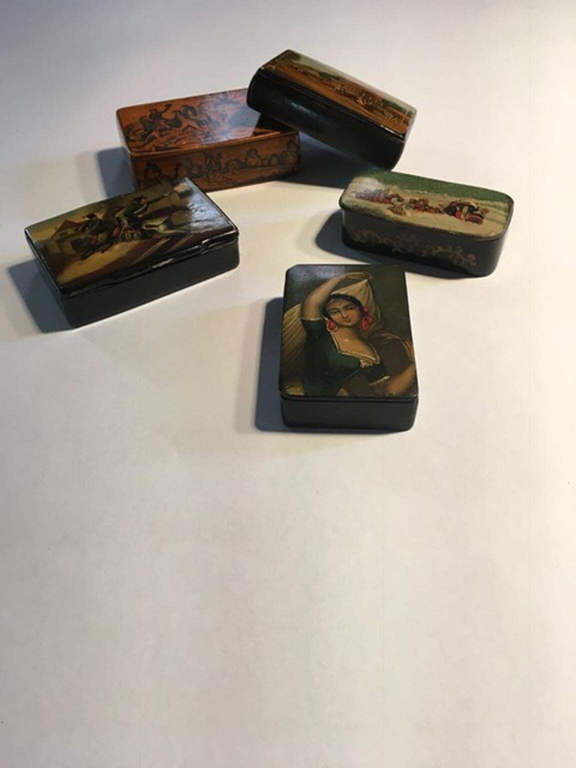 photo vintage Mid 18th Century Set Of Five Wood Lacquered Boxes With Landscape Scenes