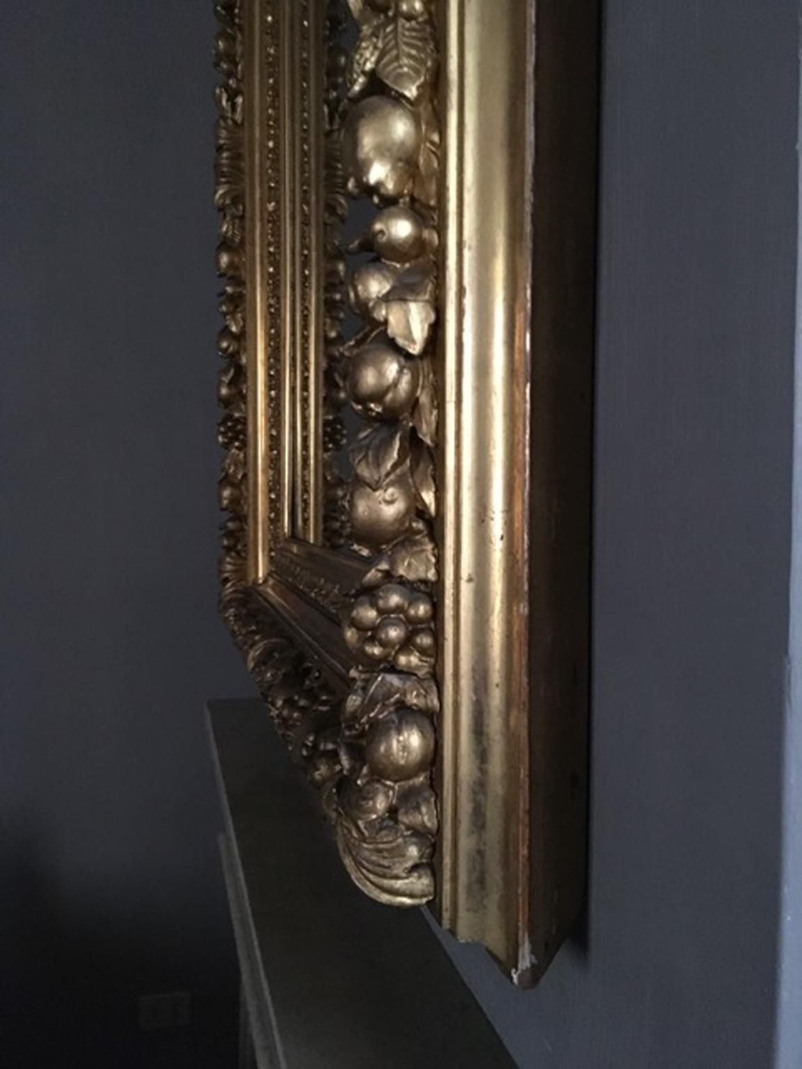 photo vintage Italy Mid 18th Century Baroque Mirror With Carved Giltwood Frame