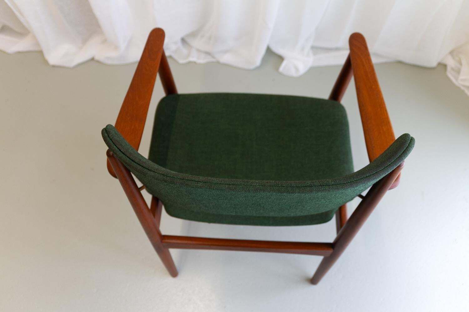 591.0 Danish Modern Teak Armchair With Green Wool, 1960s. photo