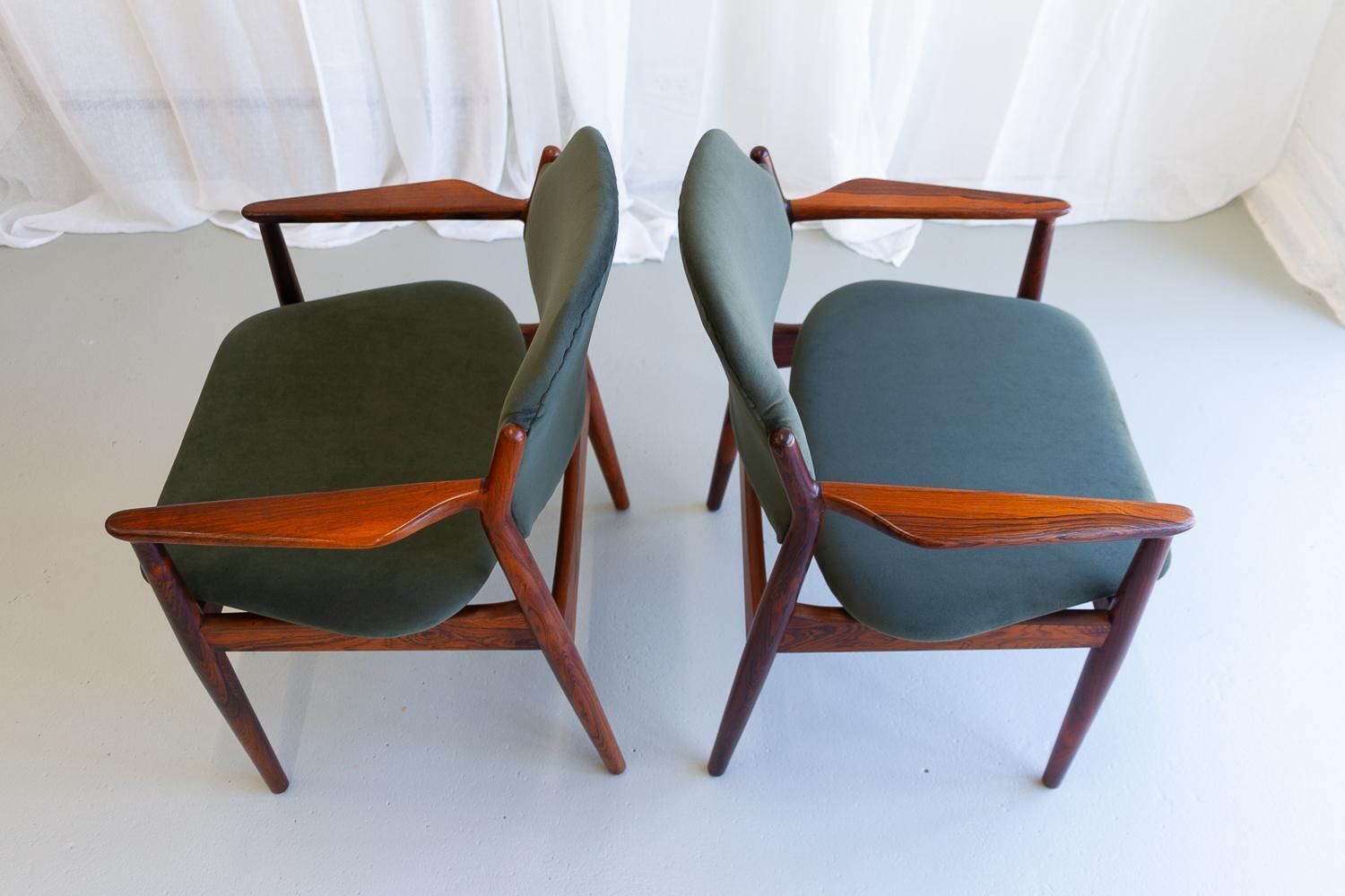 photo furniture Danish Modern Rosewood Armchairs Model 62a By Arne Vodder, 1960s. Set Of 2.