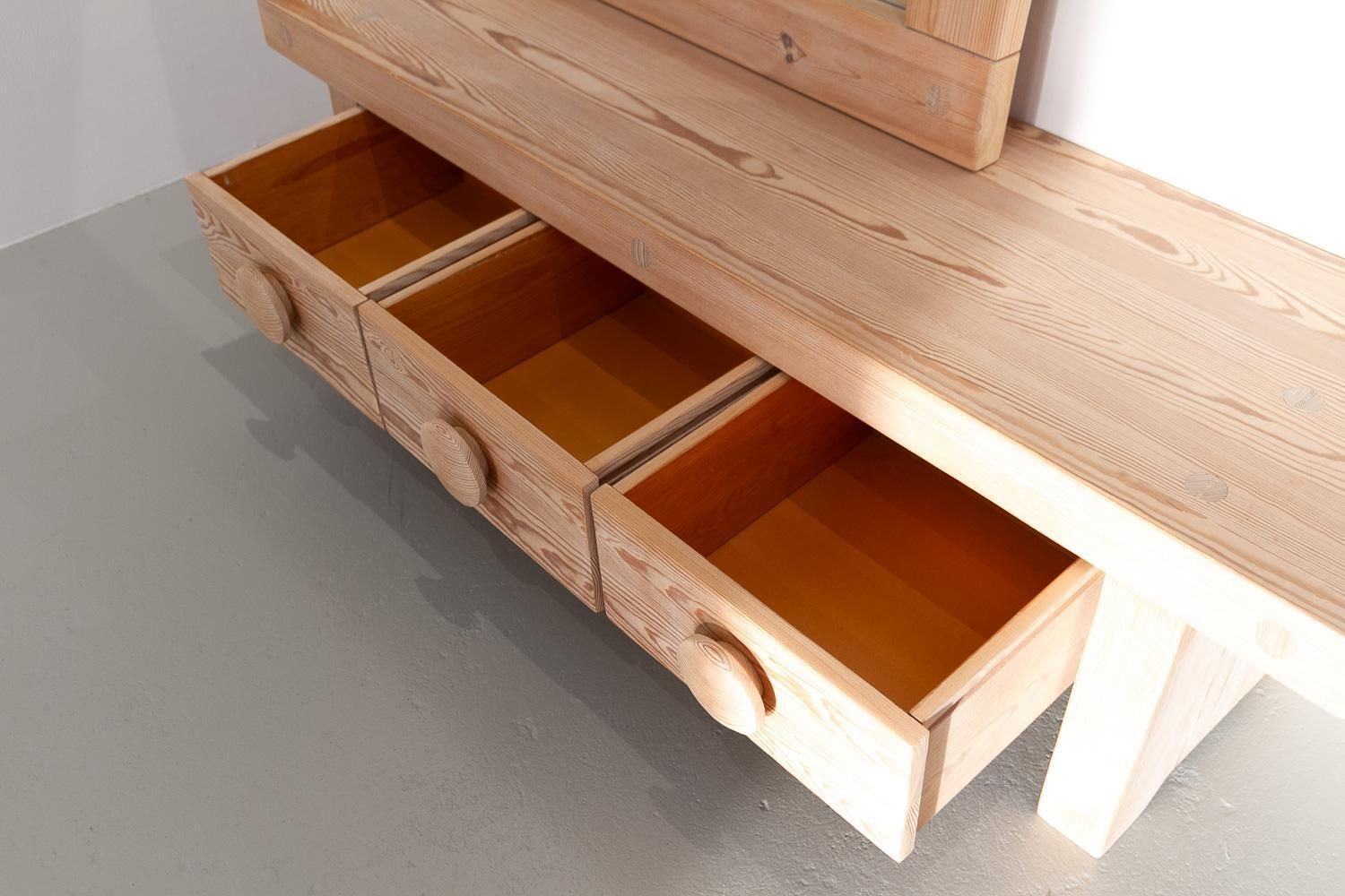 Swedish Modern Pine Bench And Mirror By Ruben Ward For Fröseke, 1970s. photo vinterior