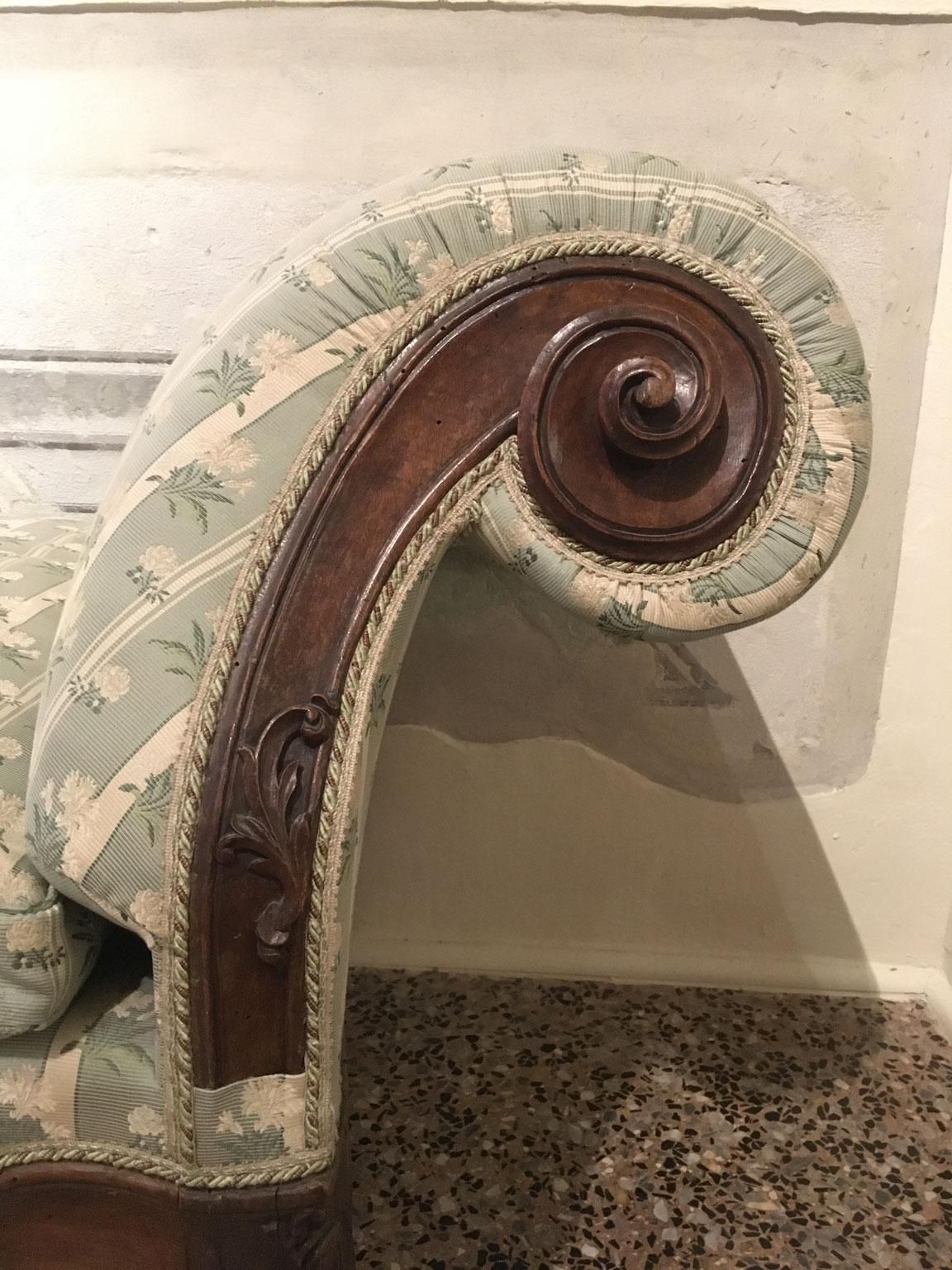 Italy 18th Century Master Lombard Cabinetmakers Carved Walnut Bench photo vinterior