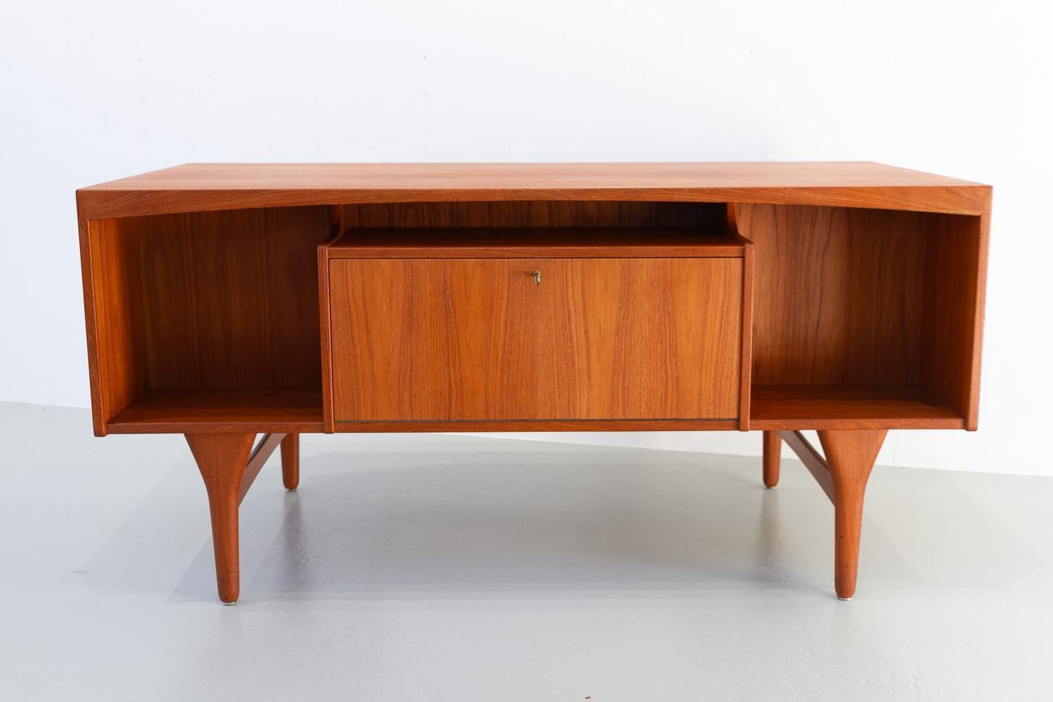 2082.0 Danish Mid Century Modern Teak Desk By Valdemar Mortensen, 1960s. photo