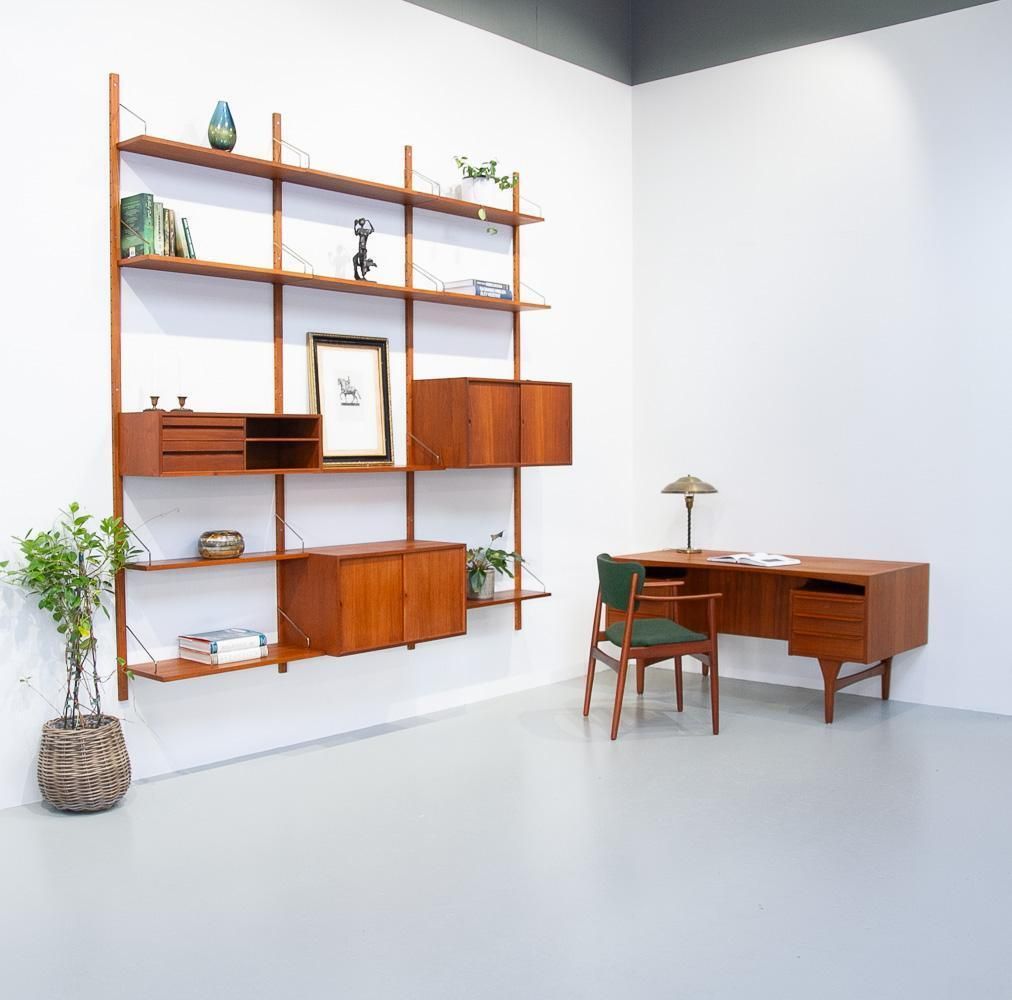 photo vintage Danish Mid Century Modern Teak Desk By Valdemar Mortensen, 1960s.