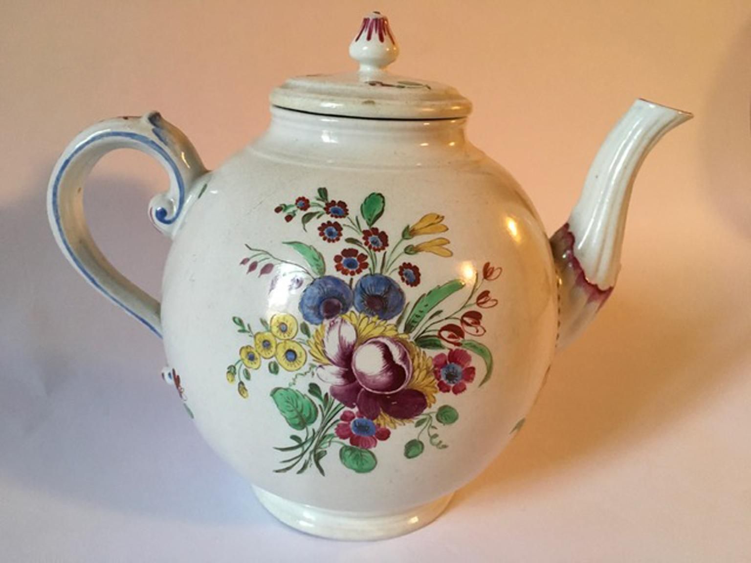 photo vintage Italy Late 18th Century Doccia Richard Ginori Porcelain Tea Pot Floral Drawings