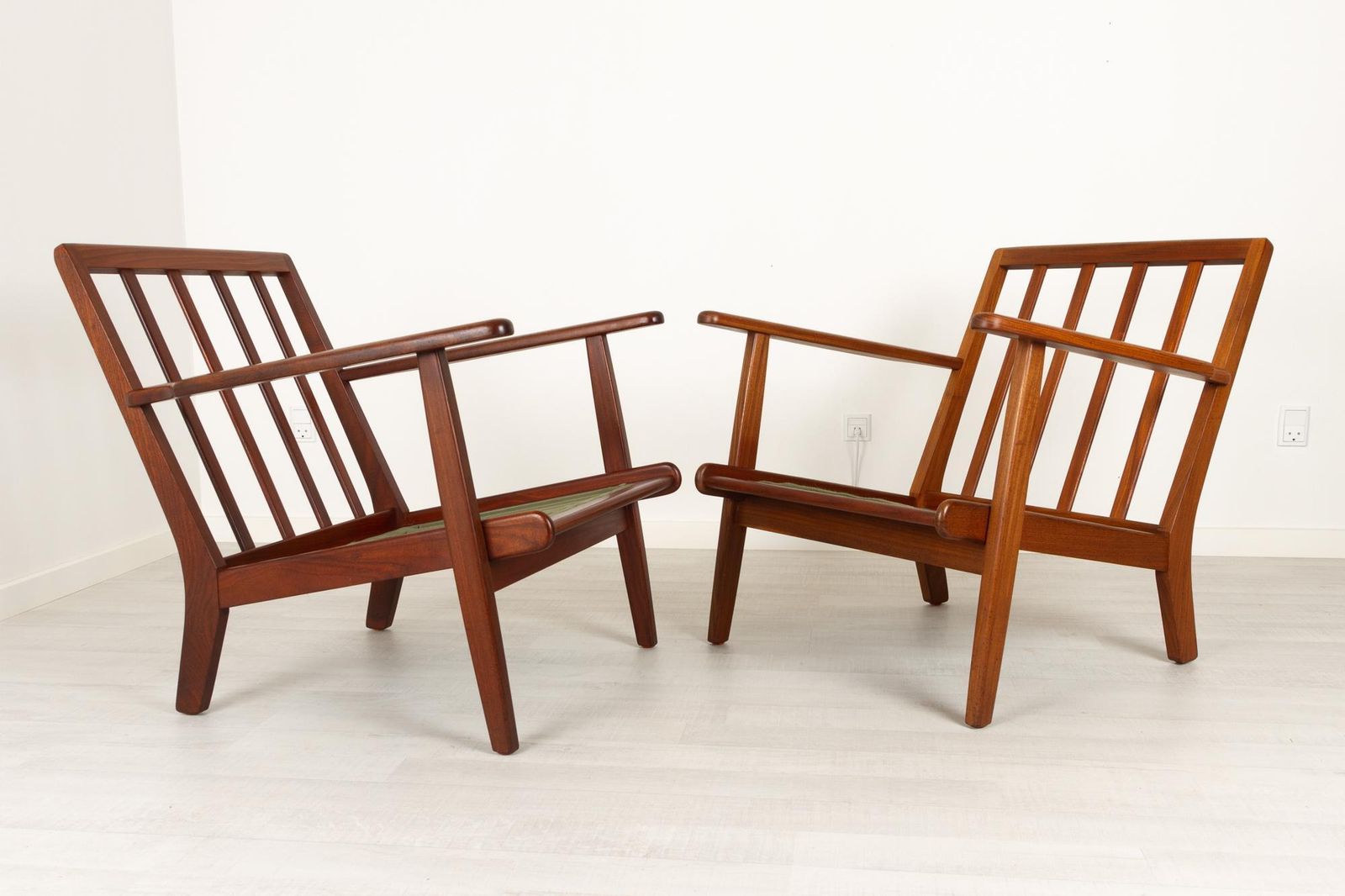 Furniture Vintage Danish Lounge Chairs By Aage Pedersen For Getama 1960s, Set Of 2 photo