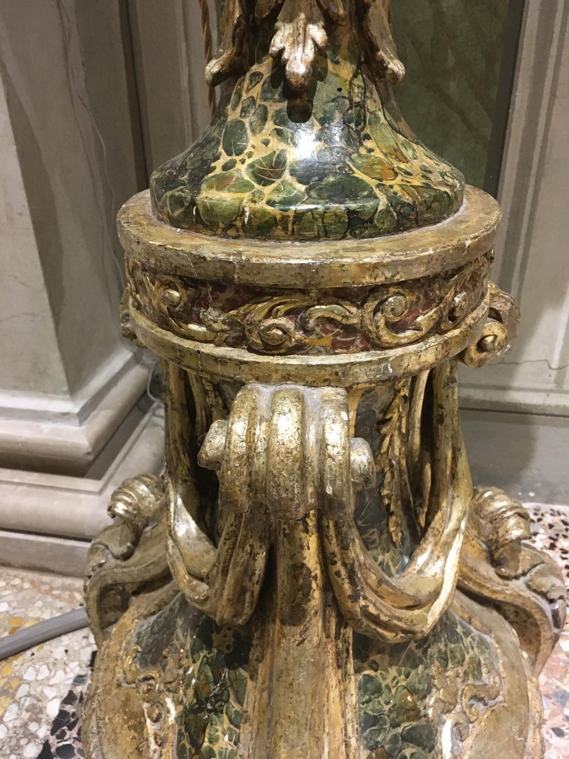 Italy Late 18th Century Pair Of Lacquered And Gilted Wooden Carved Torches Lamps photo vinterior
