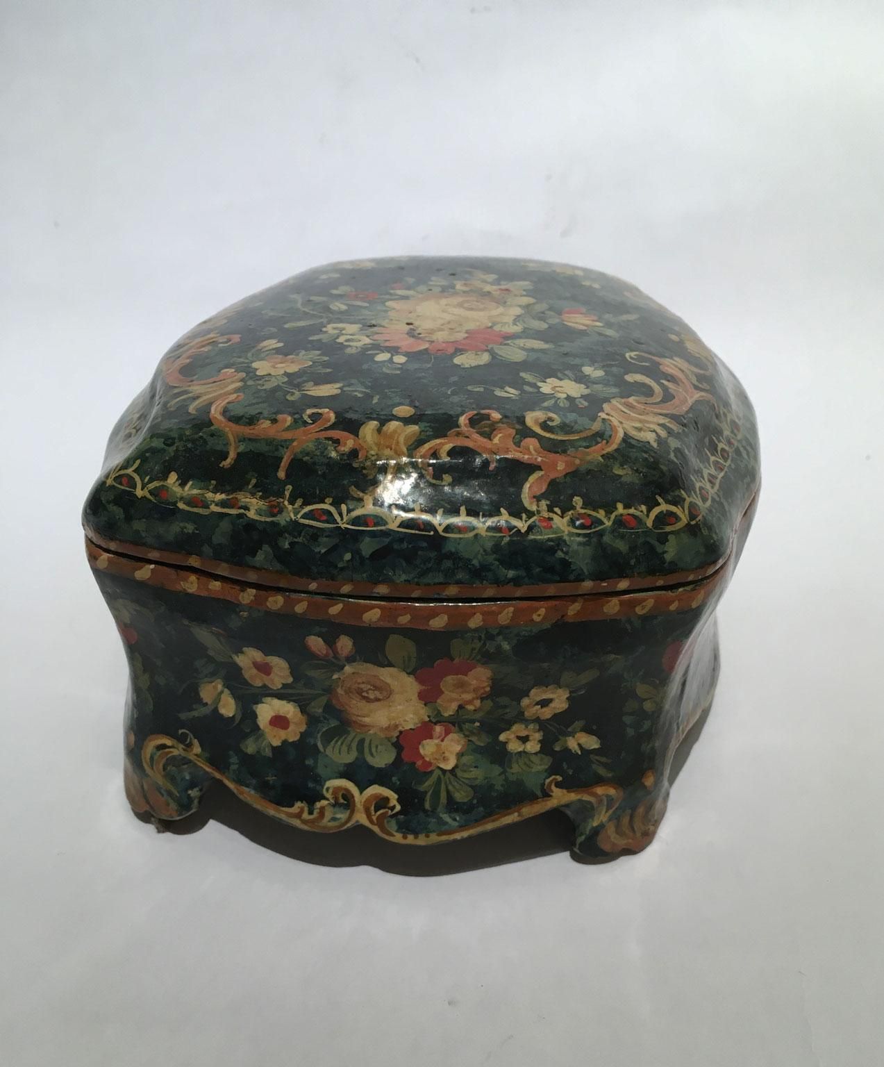 photo furniture 1750 Venezia Italy Green Lacquered Wooden Box Jewelry Case And Floral Decoration