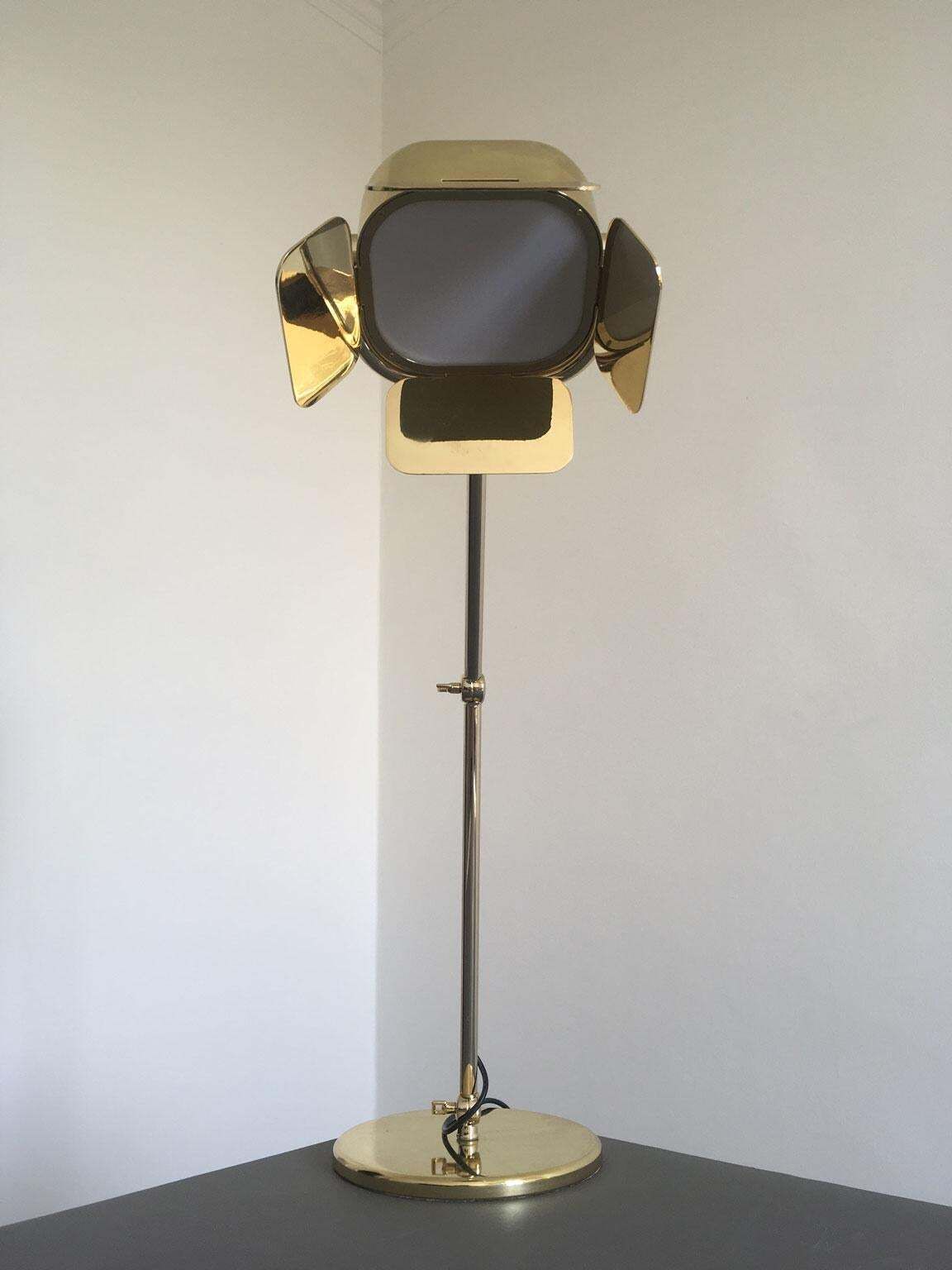 photo furniture Italian Design Ghidini 1961 Flamingo Brass Table Lamp