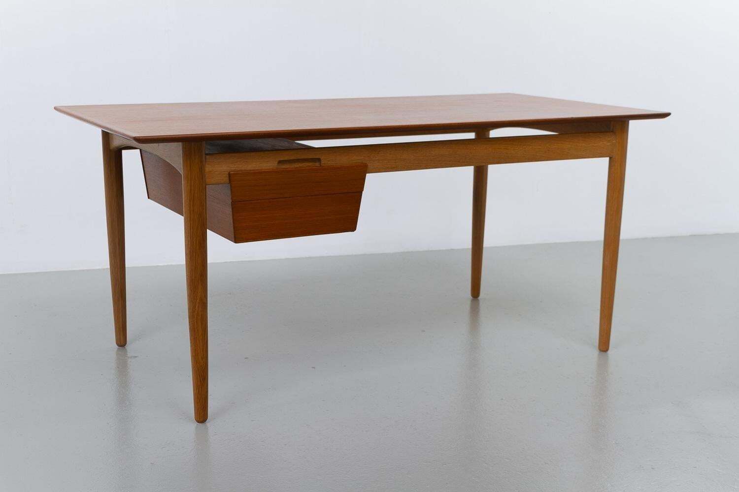 Danish Modern Teak And Oak Desk By Ib Kofod Larsen For Fredericia, 1956s. photo furniture