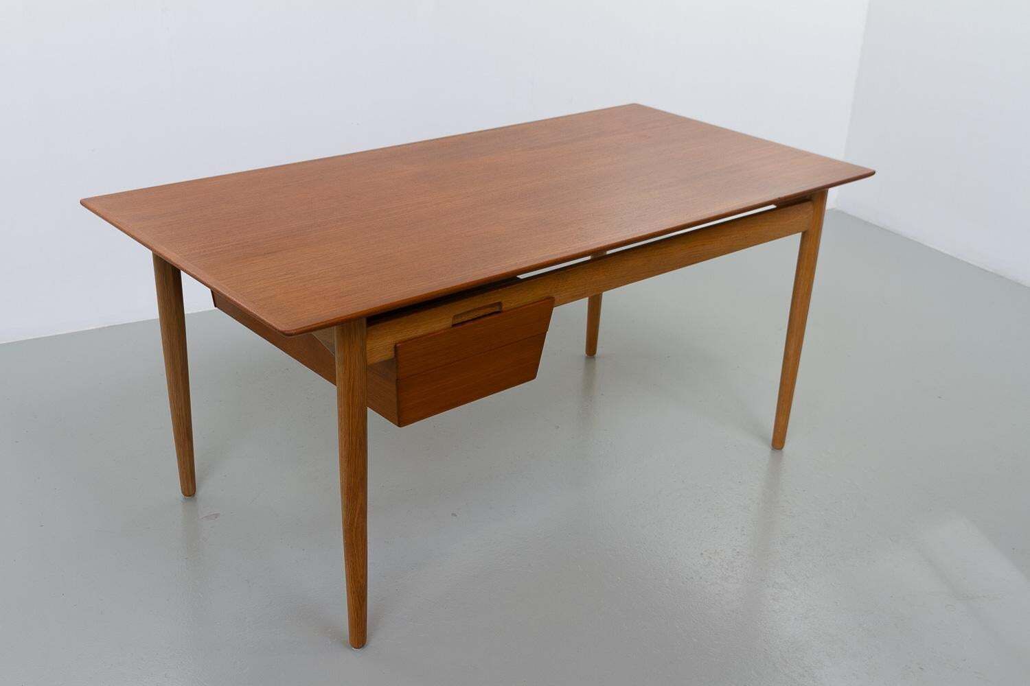 Danish Modern Teak And Oak Desk By Ib Kofod Larsen For Fredericia, 1956s. photo Furniture