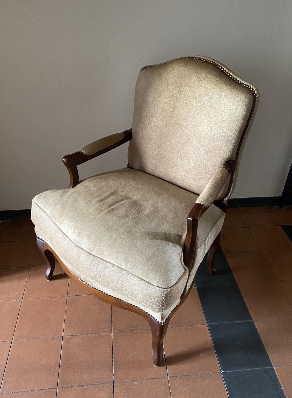 photo furniture 1990 Italy Postmodern Blond Cow Leather Armachair