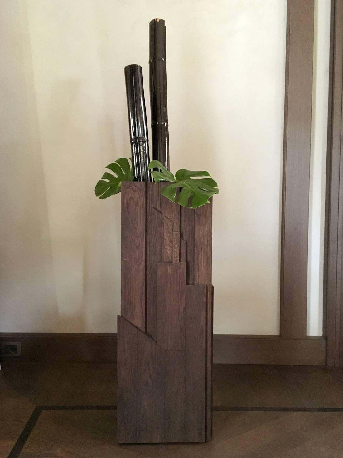 photo furniture Italy Hand Carved Oak Wood Column In Post Modern Style