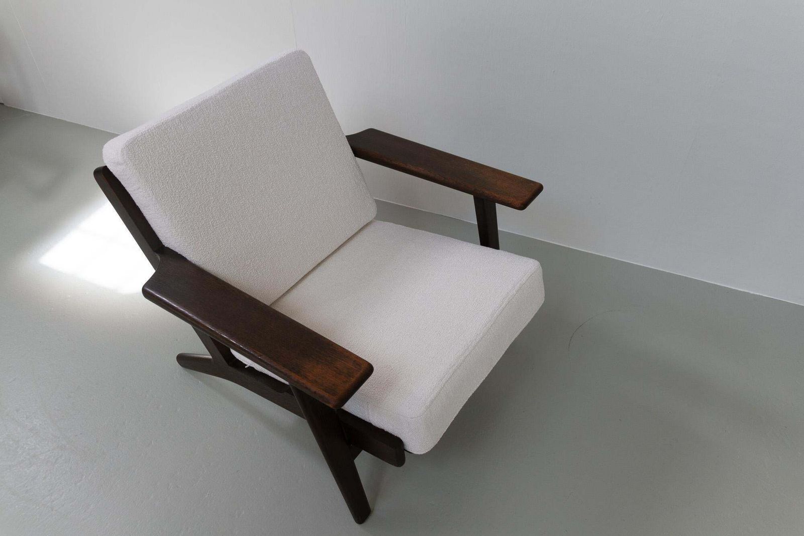 photo furniture Vintage Danish Oak And Bouclé Lounge Chair Ge290 By Hans J. Wegner, 1960s