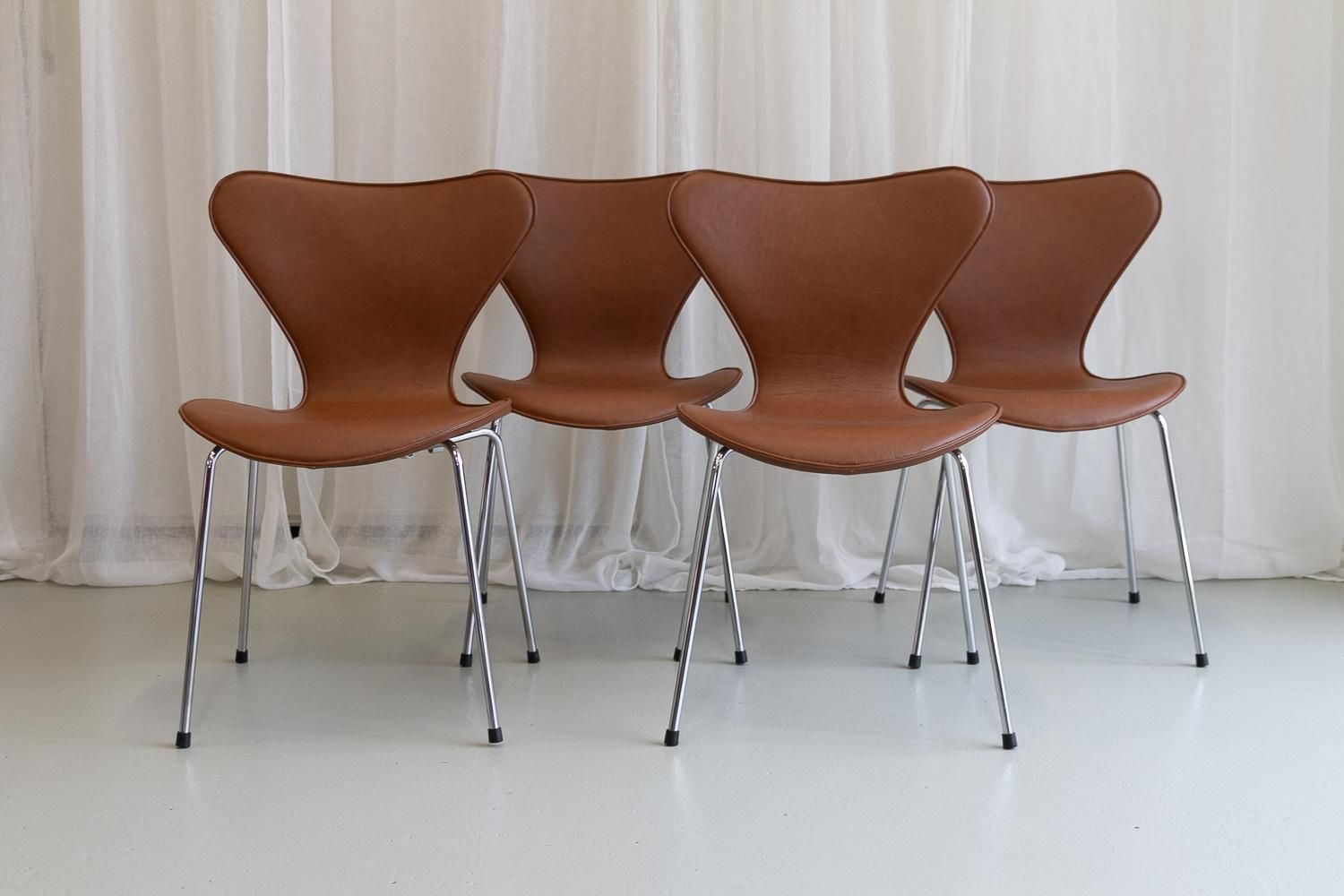 Series 7 Chairs By Arne Jacobsen For Fritz Hansen, 2000s. Set Of 4. photo furniture