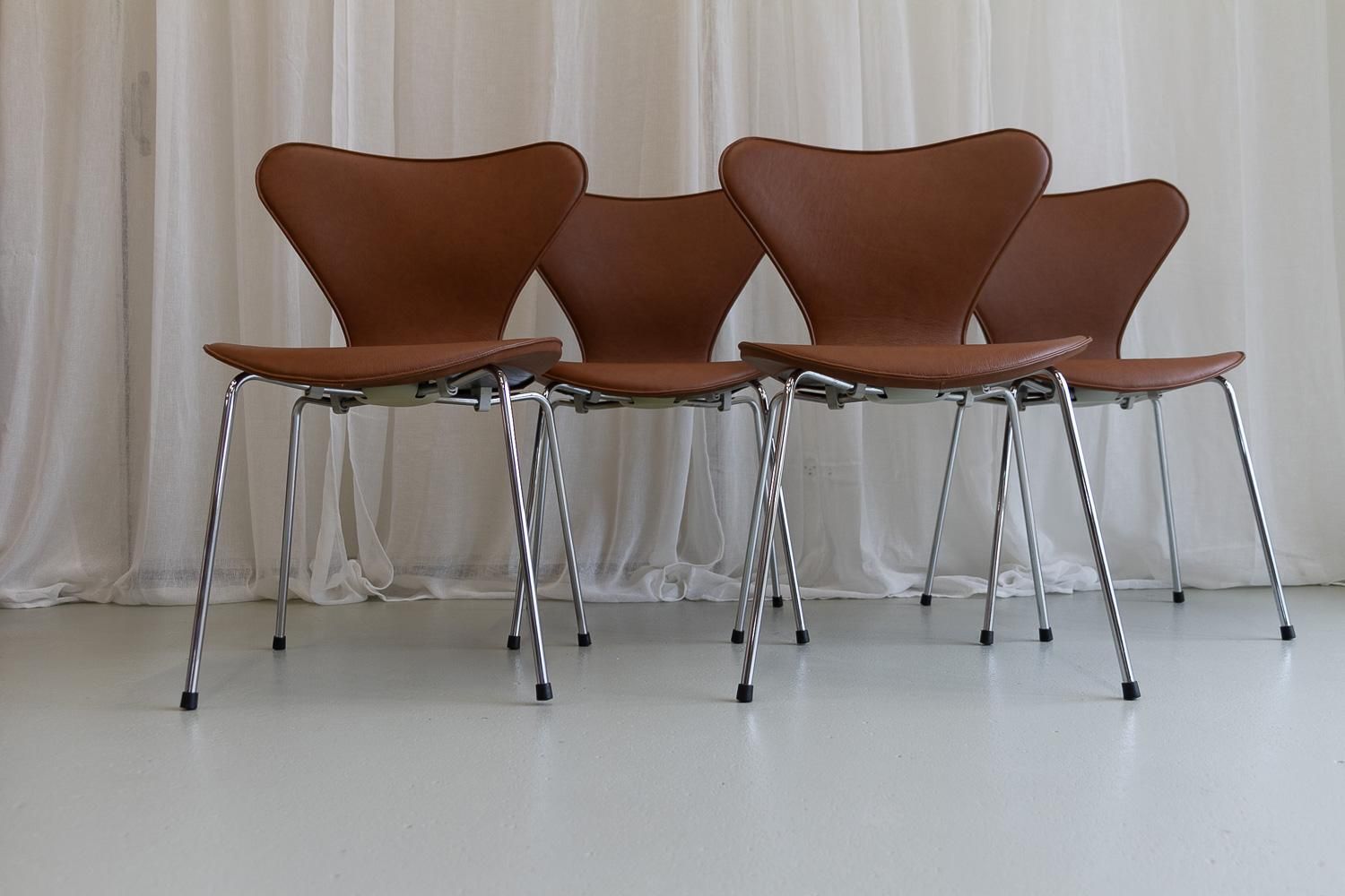 Series 7 Chairs By Arne Jacobsen For Fritz Hansen, 2000s. Set Of 4. photo for sale