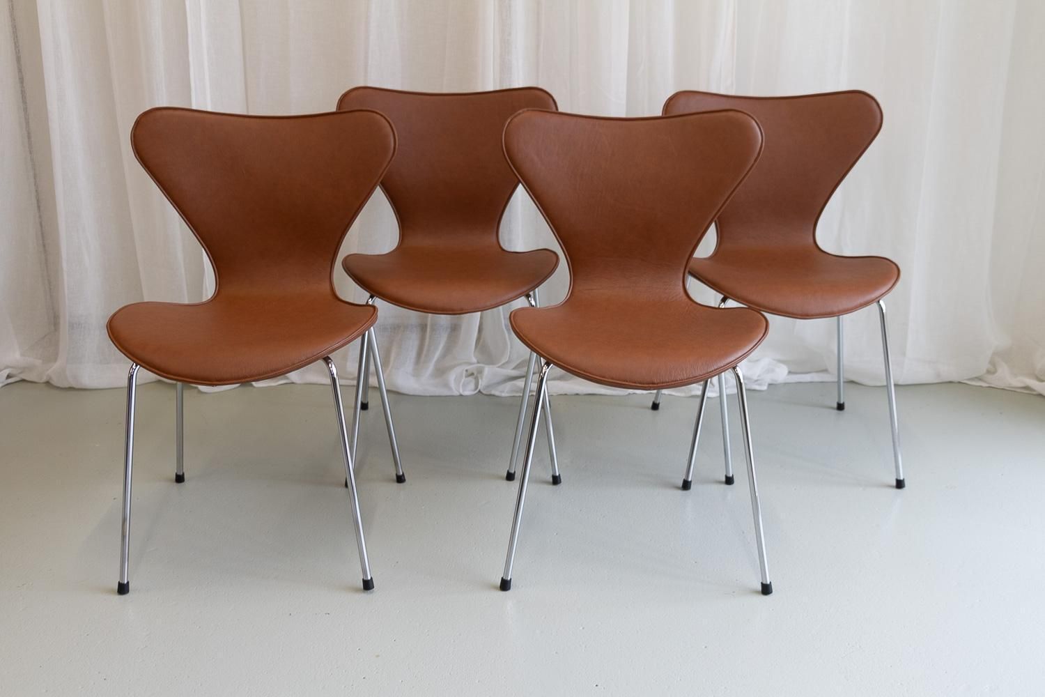 Series 7 Chairs By Arne Jacobsen For Fritz Hansen, 2000s. Set Of 4. photo Furniture