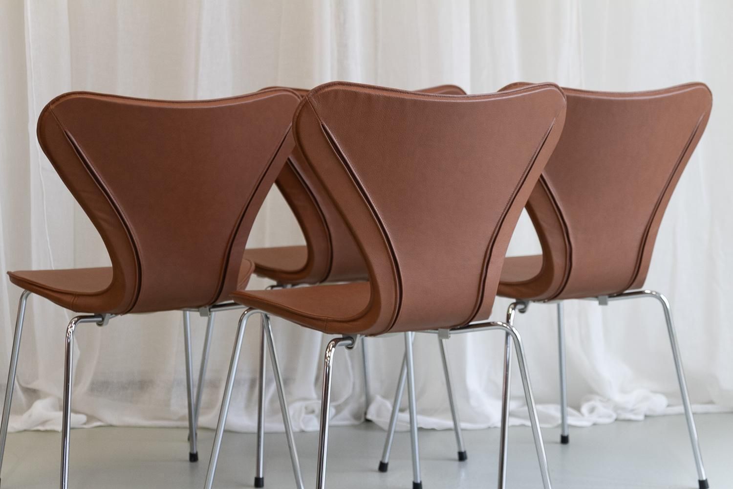 photo for sale Series 7 Chairs By Arne Jacobsen For Fritz Hansen, 2000s. Set Of 4.