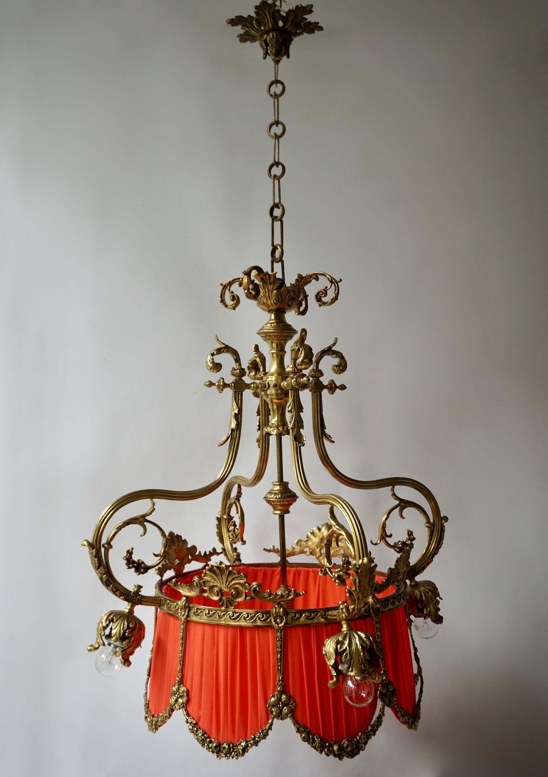 photo vinterior Beautiful Palatial Bronze Chandelier In The Shape Of A Crown