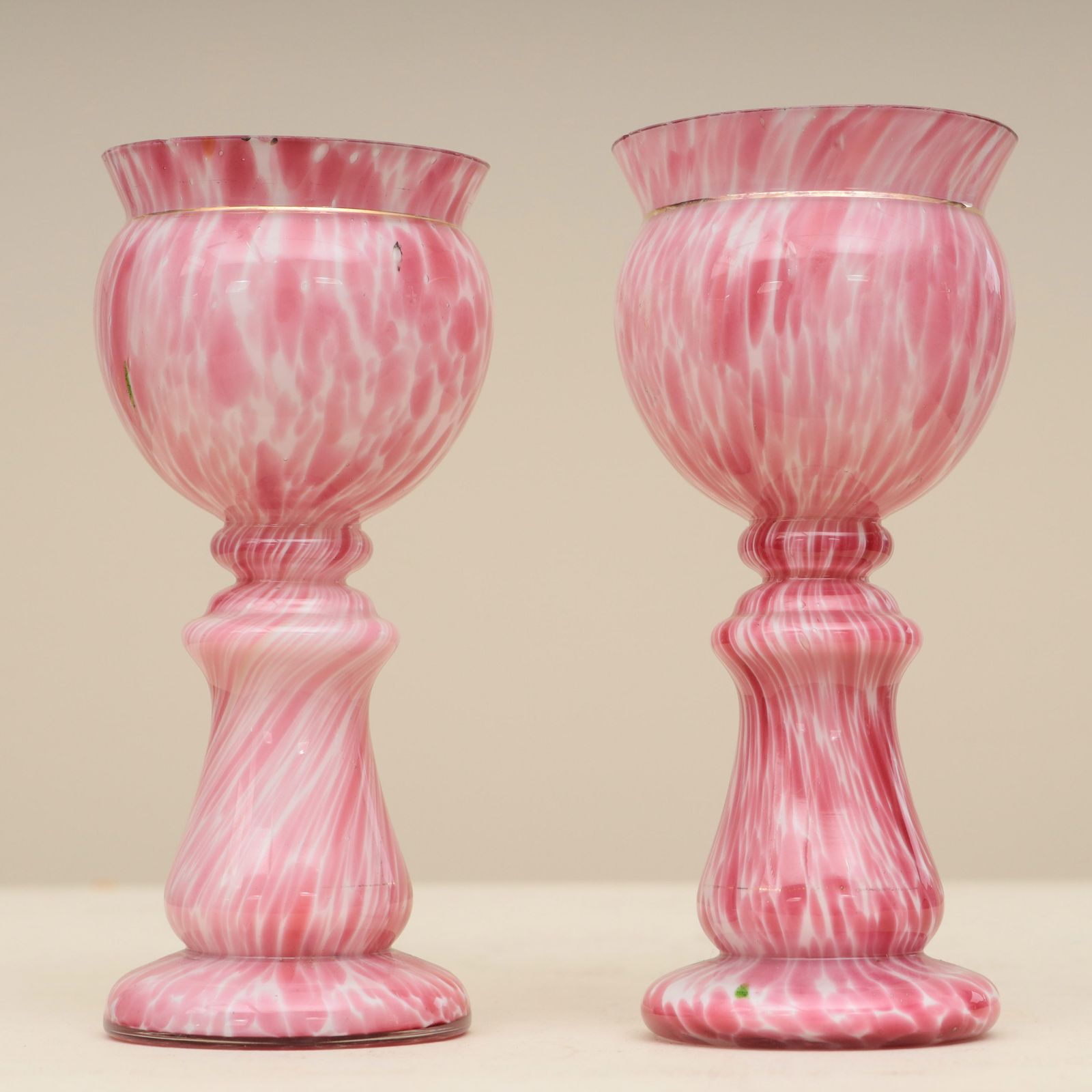 A Pair Of 2oth Century Splatter Glass Vases photo vinterior