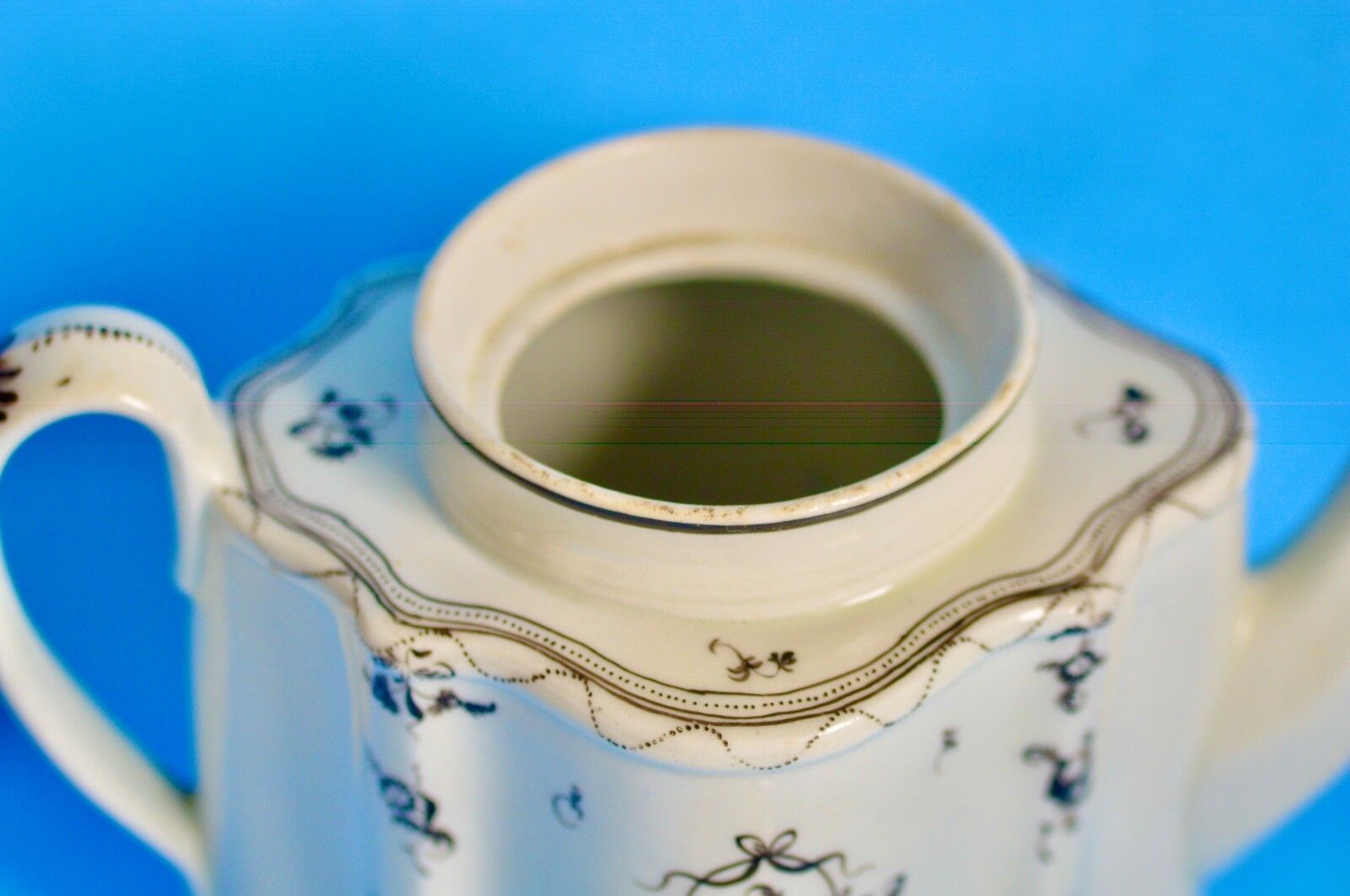 Late 18th Century New Hall Porcelain Teapot photo 129.0