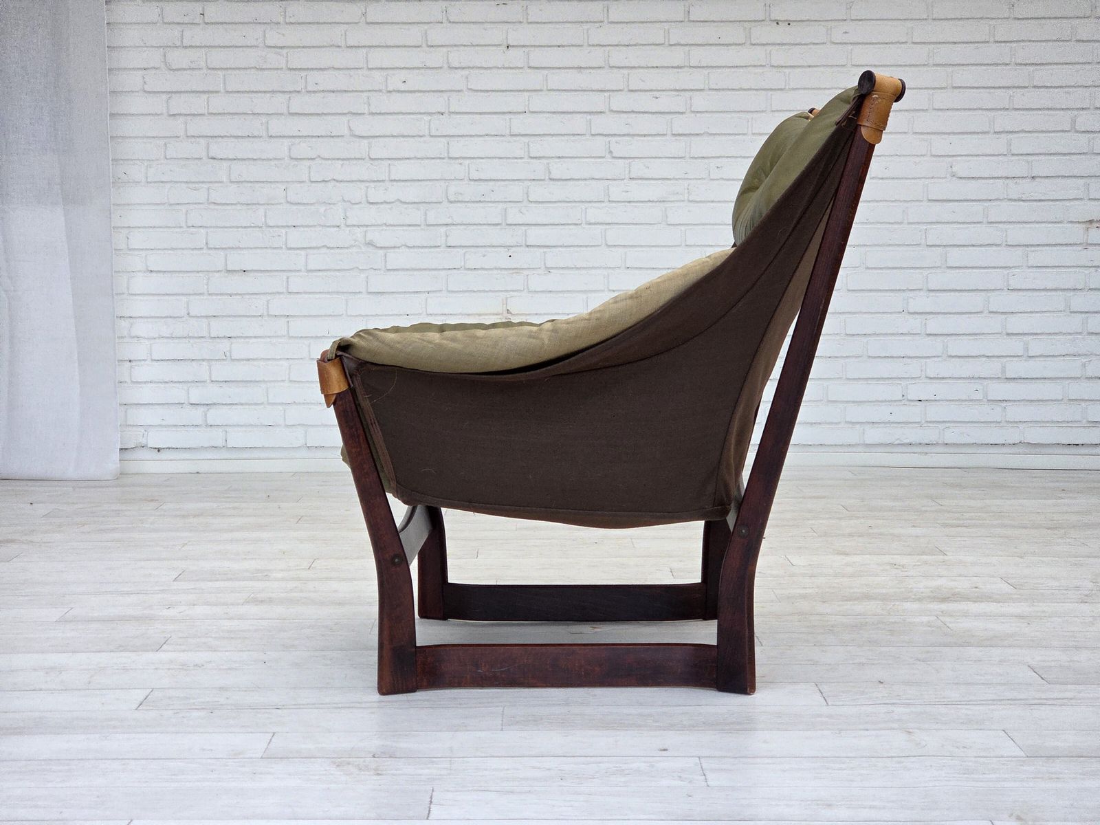 photo furniture Ca. Jaren 1970, Noors Design Van Tormod Alnæs Voor Sørlie Møbler, "Trega" Loungestoel.