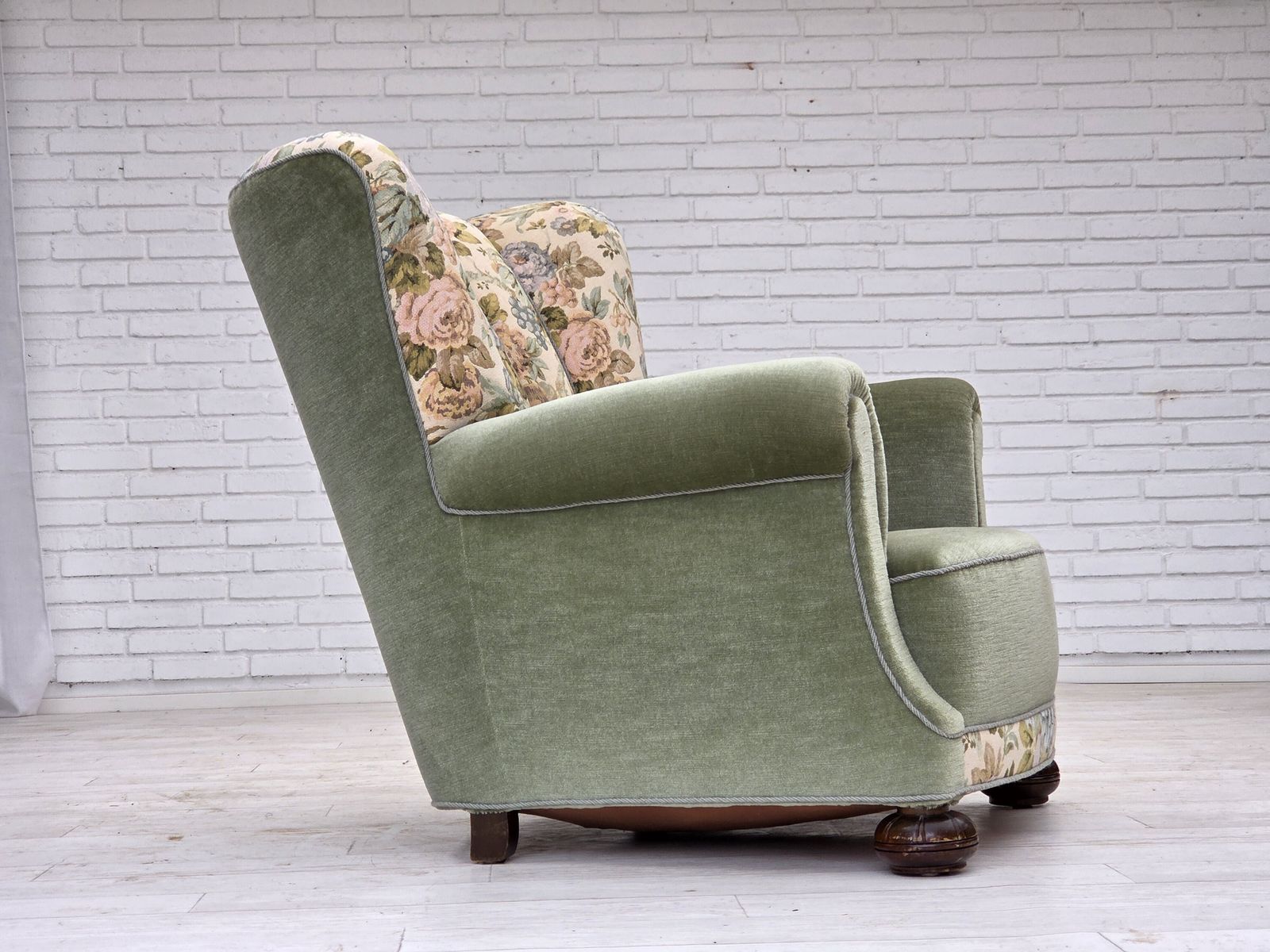 photo furniture 1970s, Danish Relax Armchair, Green Furniture Velour, Original Condition.