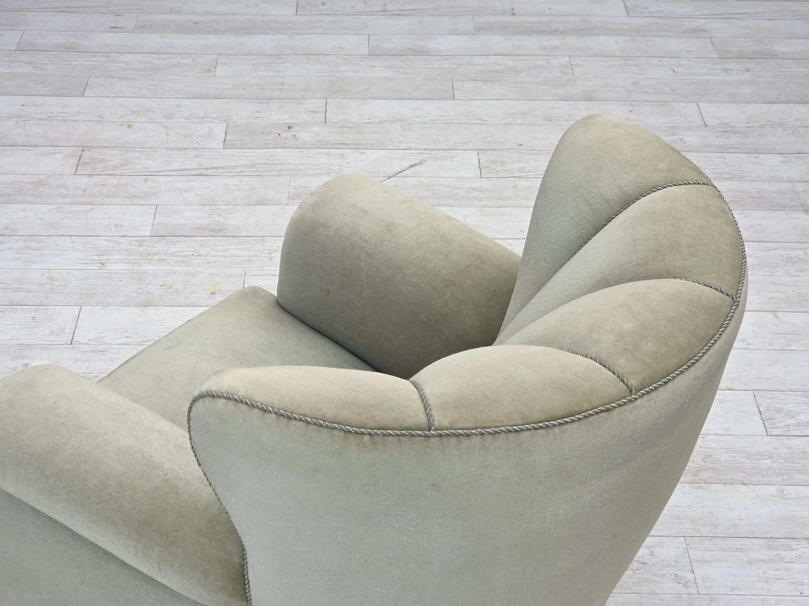 photo vinterior Ca. Jaren 1970, Deense Relaxfauteuil, Lichtgroen Meubelvelours, Goede Staat.