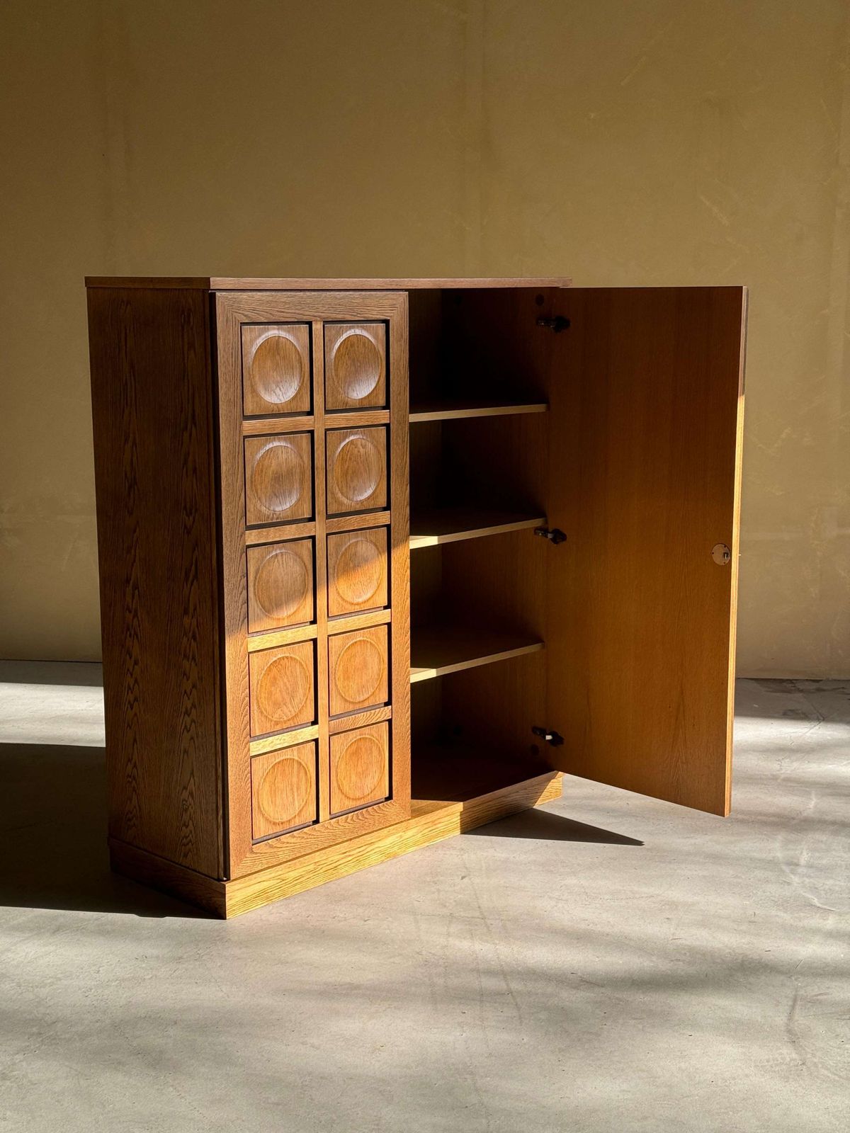 photo furniture Naturel Eiken Brutalistisch Highboard, Jaren 1980