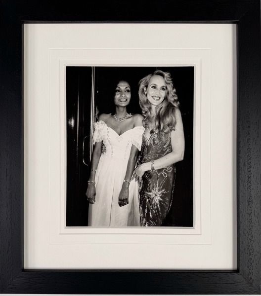 Shakira Caine And Jerry Hall, Langan's Brasserie By Richard Young