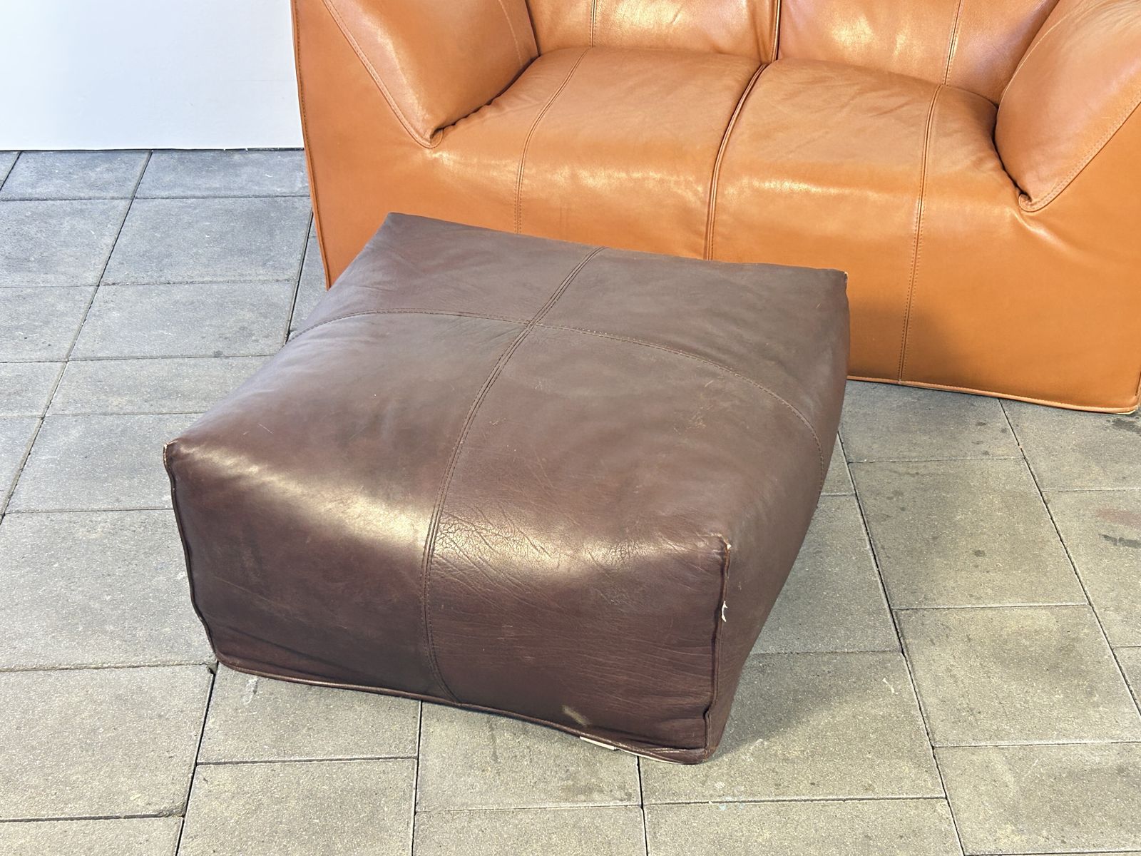 Bambole Leather Poof Designed By Mario Bellini For B&B Italia 1980ies photo vinterior
